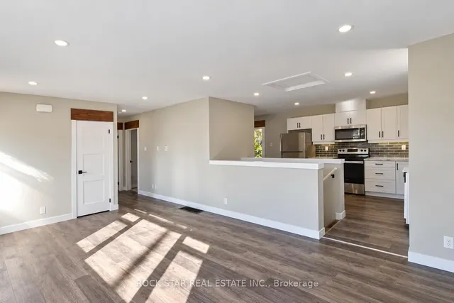 134 OAKSIDE St, London East 3