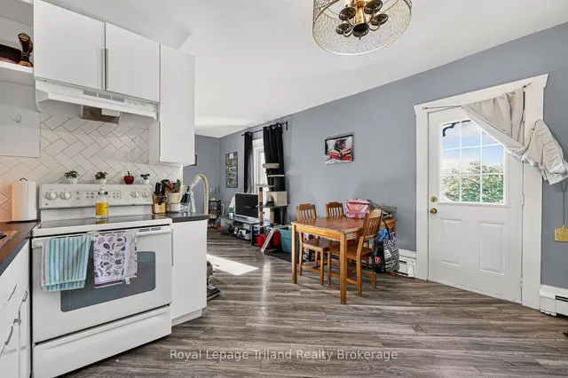 156-158 Charles St, Ingersoll 4