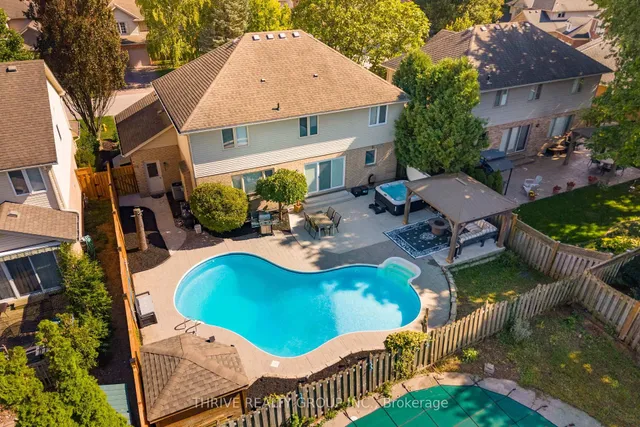 70 Pinebrook Crt, London North 2