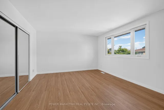 2654 Conn St, Ottawa 4
