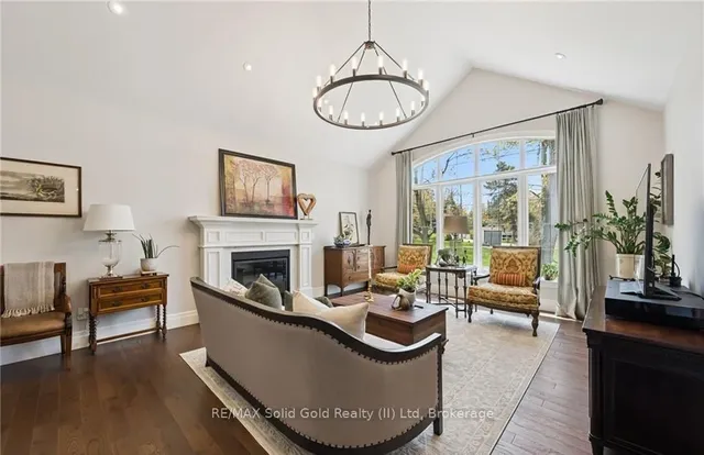 2073 Maplewood Rd, Wellesley 3