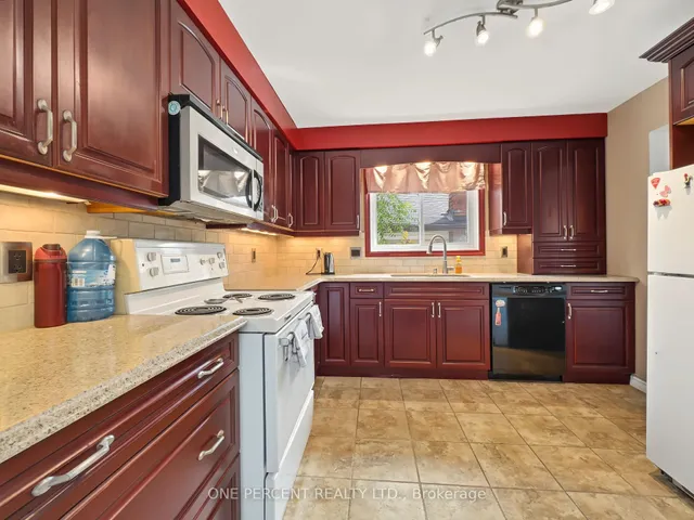 211 REID St, Quinte West 2
