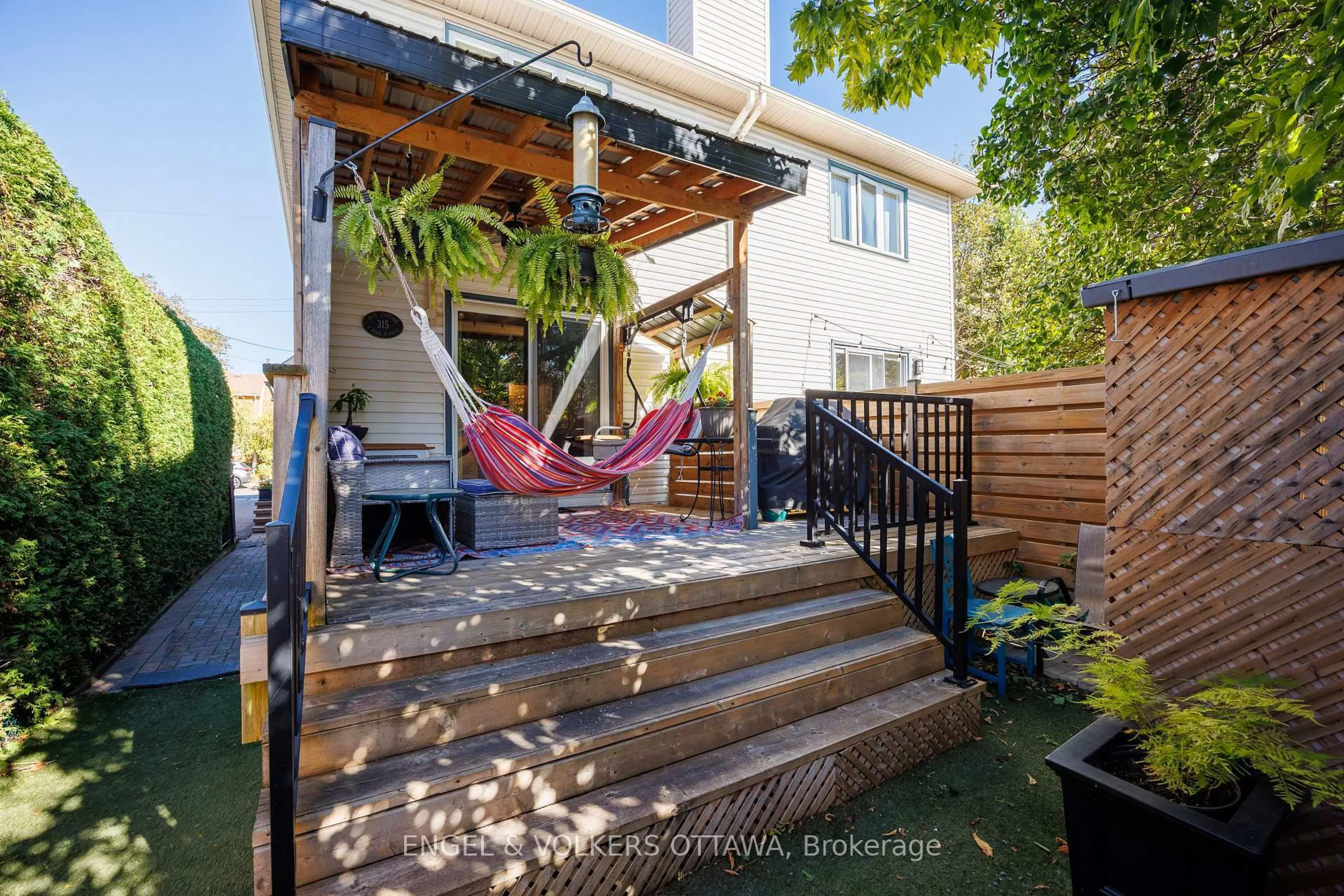 trreb/IMG-X14031438_ce52f672-7d98-4c14-973b-3e575de36159-l.jpg