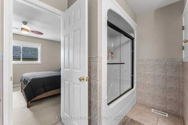3584 CARVER St, Fort Erie 4