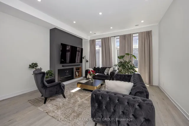468 Mutual St, Ottawa 2