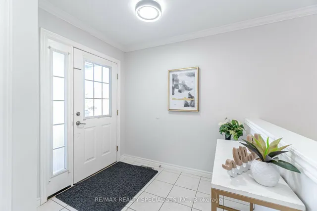 1435 Mickleborough Dr, London North 5