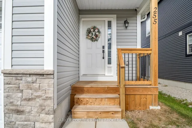 255 Wild Rose Dr, Gravenhurst 3