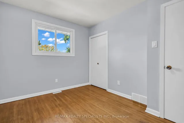27 TOULON Cres, London East 3