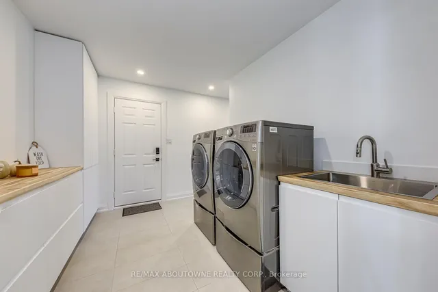 54 Deerview Ave, Hamilton 4