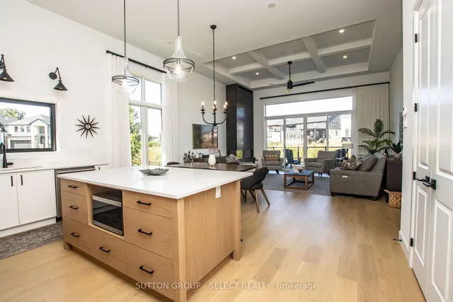 6990 Clayton Walk #33, London South 2