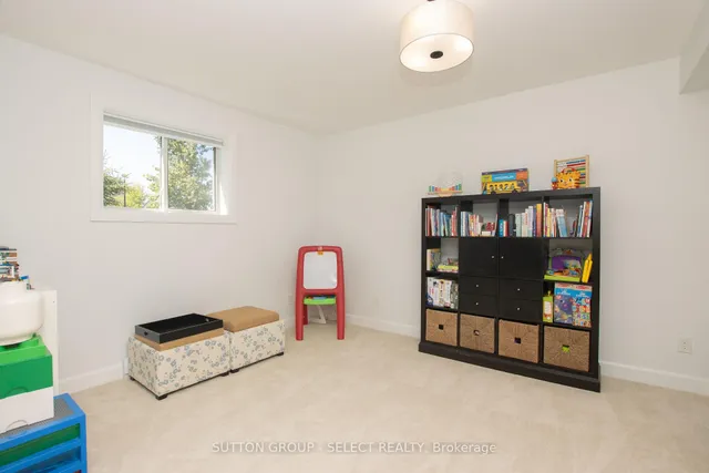 6990 Clayton Walk #33, London South 4