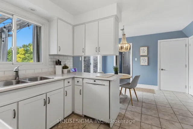 711 Butler Ave, London South 3