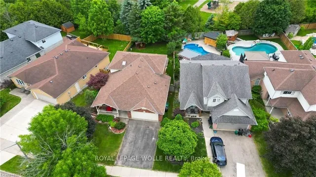 599 Coldstream Dr, Waterloo 5