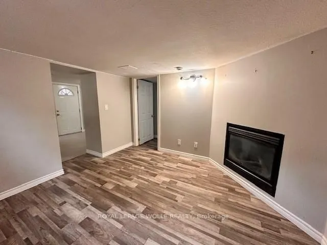 77 Cedar St, Kitchener 4
