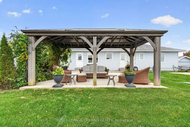 8578 Vance Dr, Lambton Shores 2