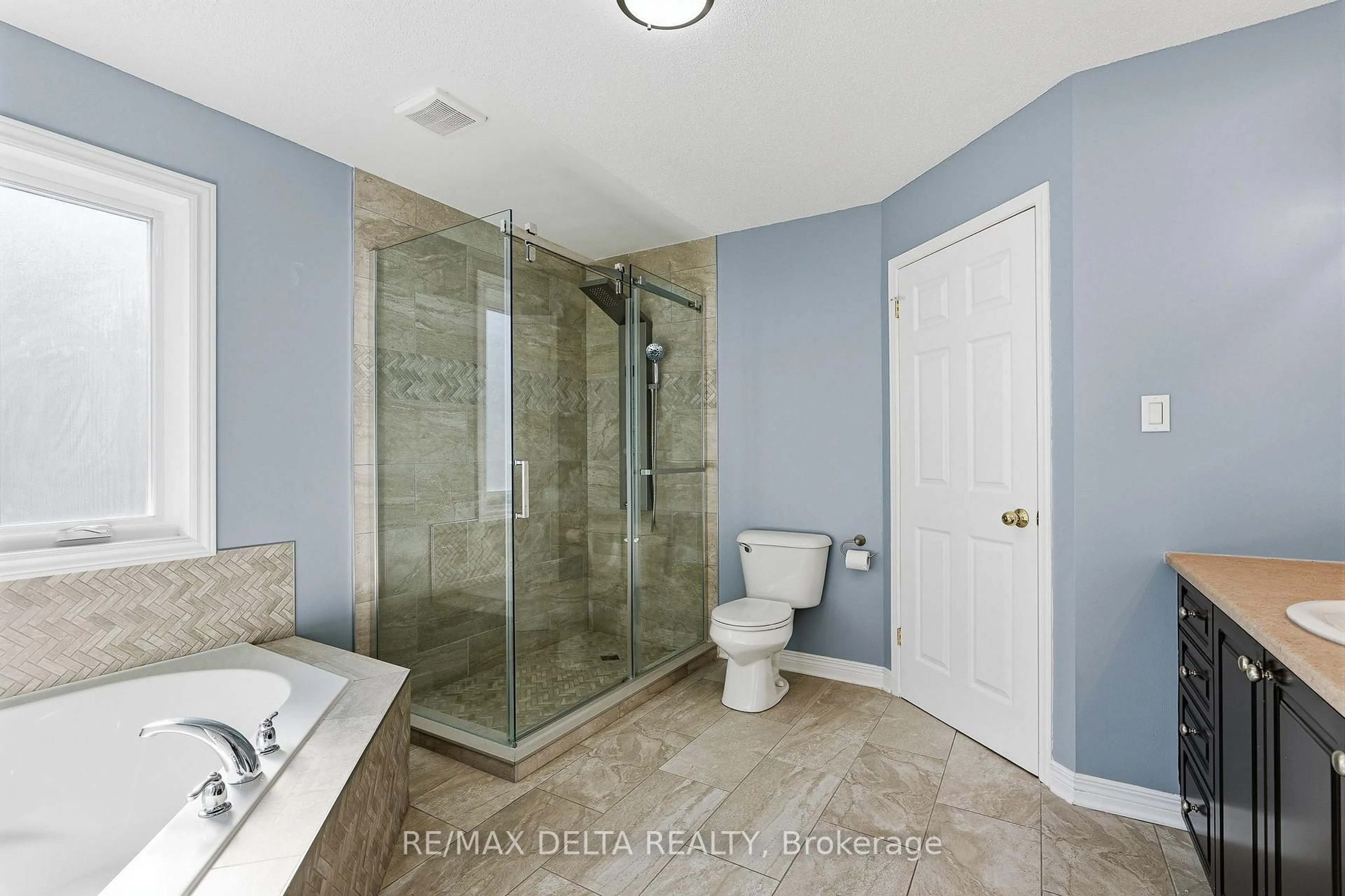trreb/IMG-X14098370_8b611aa98bdc2072bbe2d6864abe2a080361b155b51e44b1955cddb27876b2ff.jpg