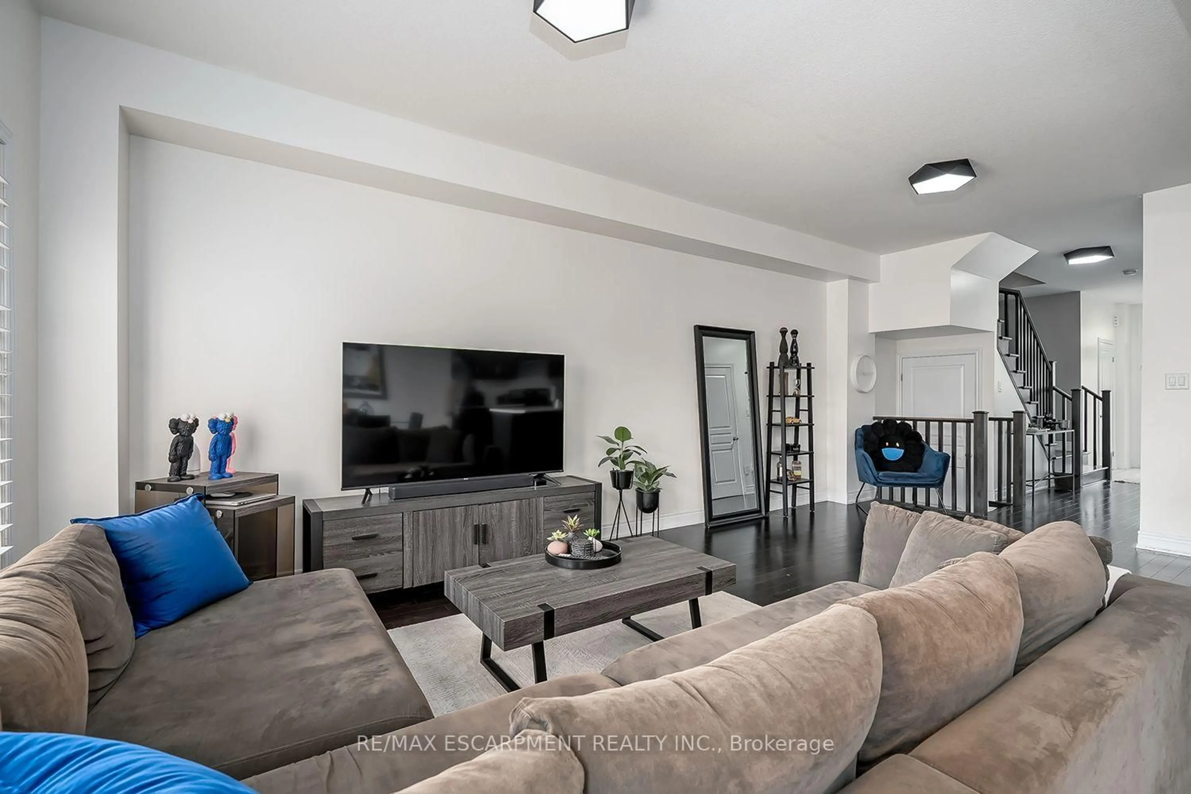 trreb/IMG-X14134094_0f1e74cdcd676ff6e8483e4dd20feb6bfbe7f2b917aa731e8b73f83aba6e12b8.jpg