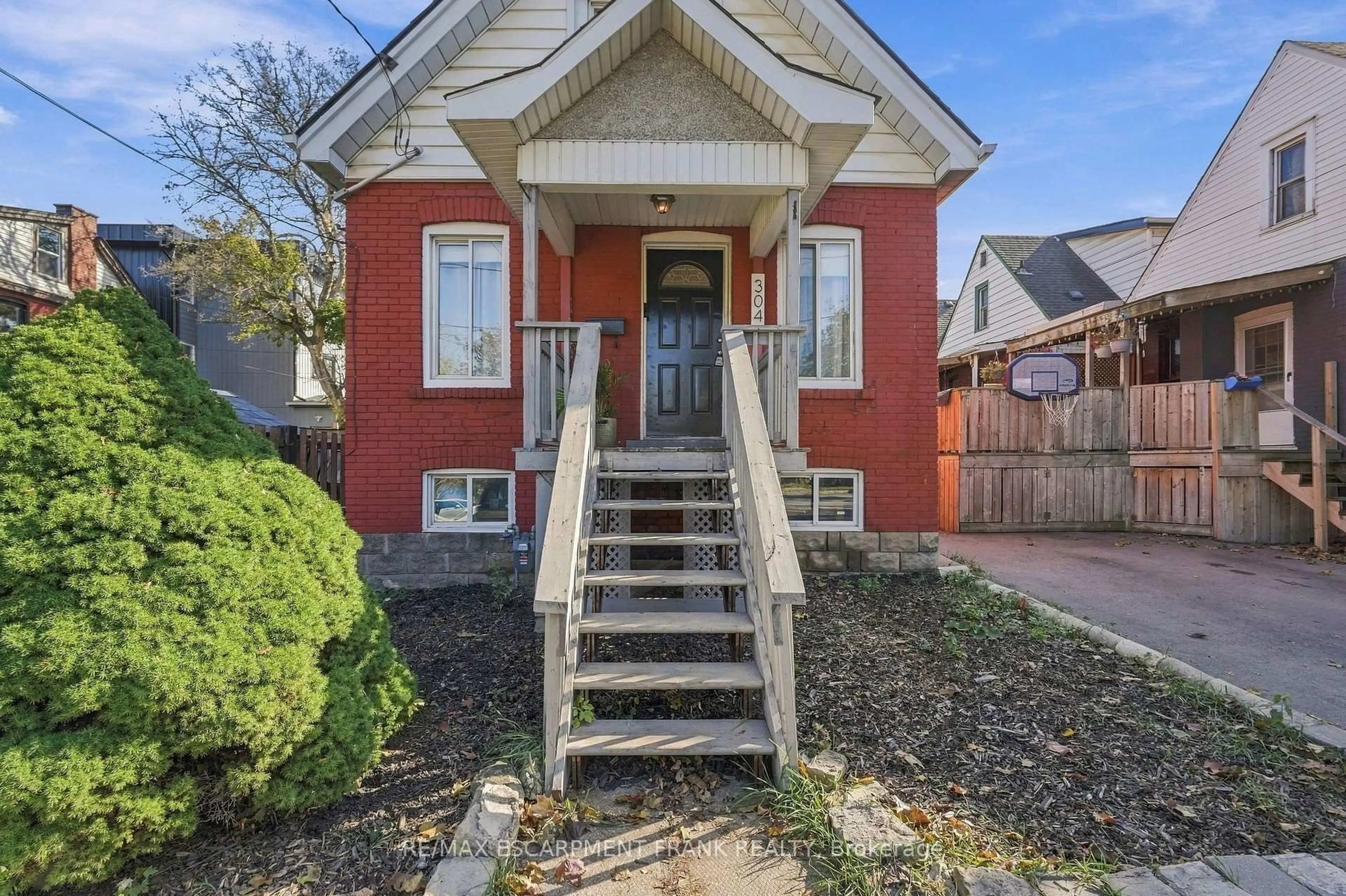 trreb/IMG-X14134146_ca9c132948aab423160d6624308ae32dd014625fa5d2d37cf630e25067c4af45.jpg