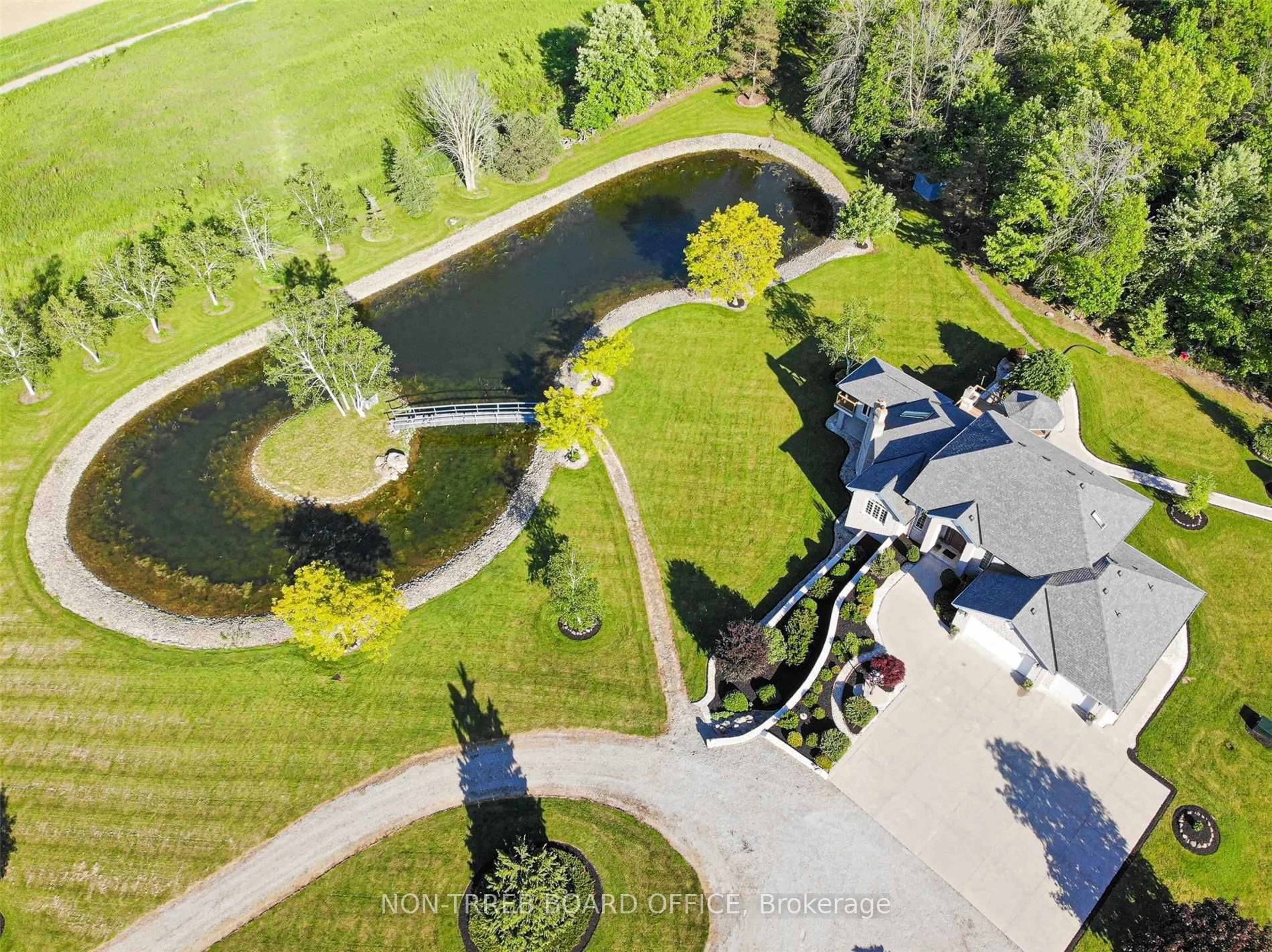 A pic from outside/outdoor area/front of a property/back of a property/a pic from drone, water/lake/river/ocean view for 1246 Conc 6 Townsend, Norfolk Ontario N0E 1Y0