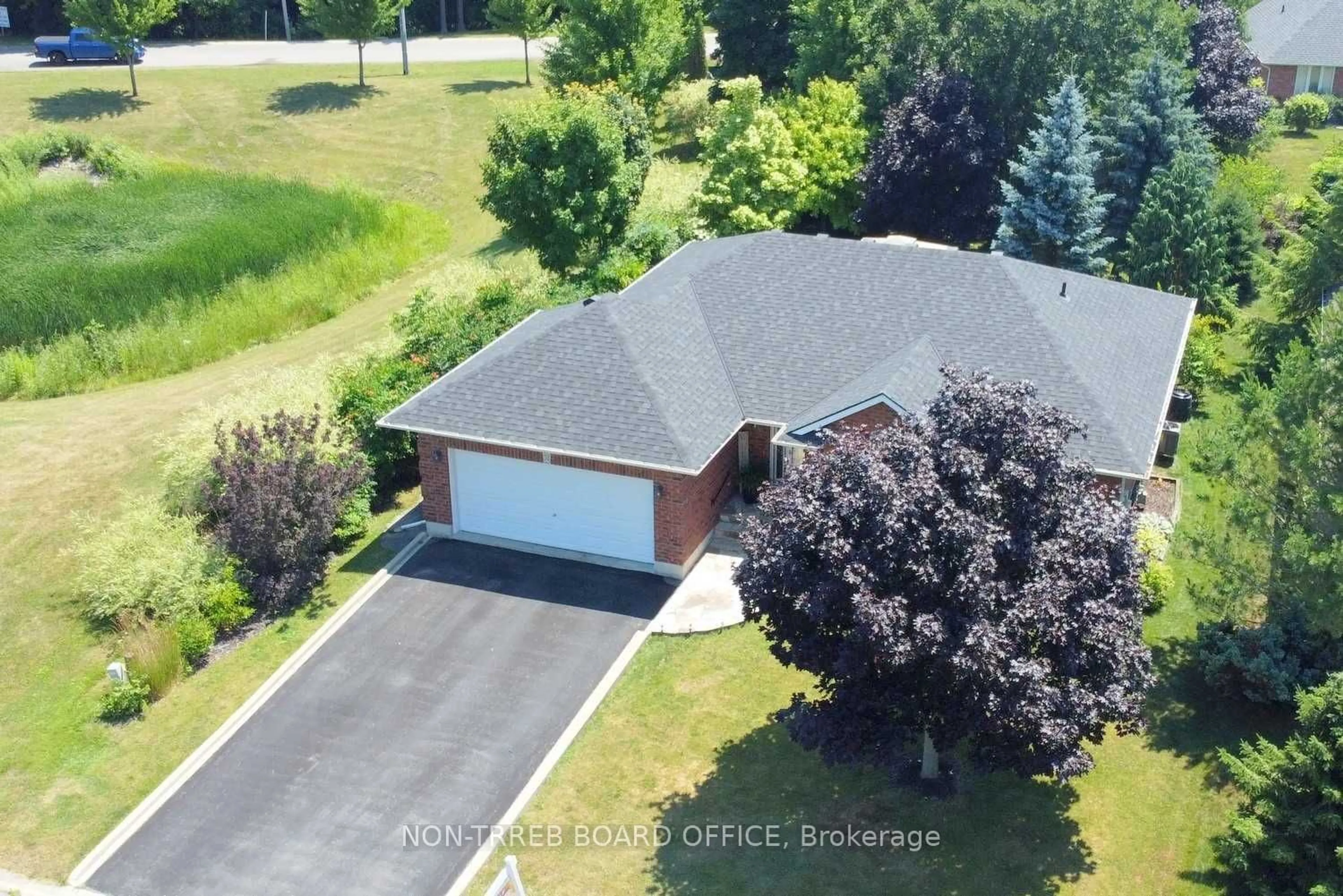 A pic from outside/outdoor area/front of a property/back of a property/a pic from drone, street for 52 Pine Ridge Cres, Norfolk Ontario N0A 1N3