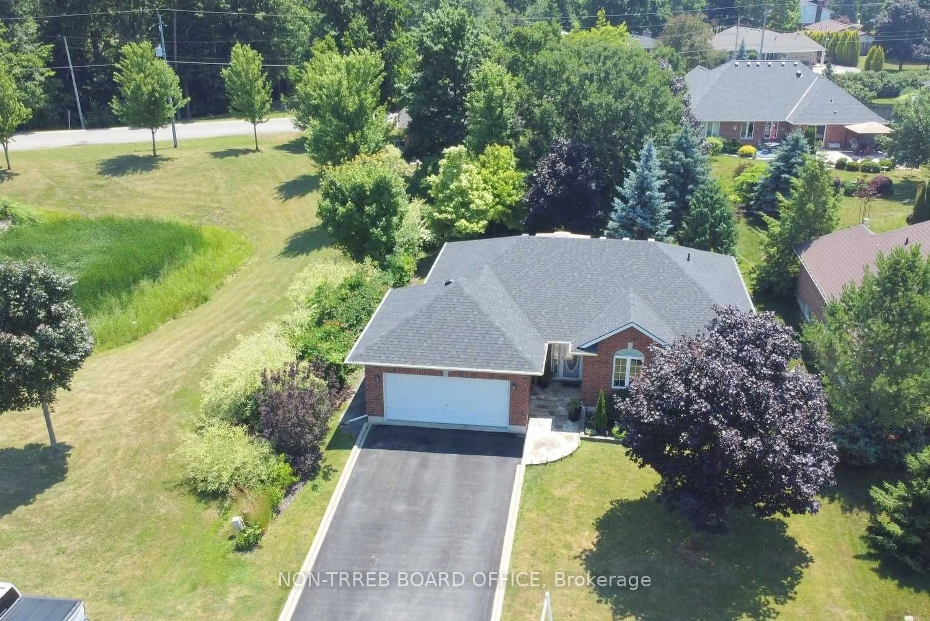 A pic from outside/outdoor area/front of a property/back of a property/a pic from drone, street for 52 Pine Ridge Cres, Norfolk Ontario N0A 1N3