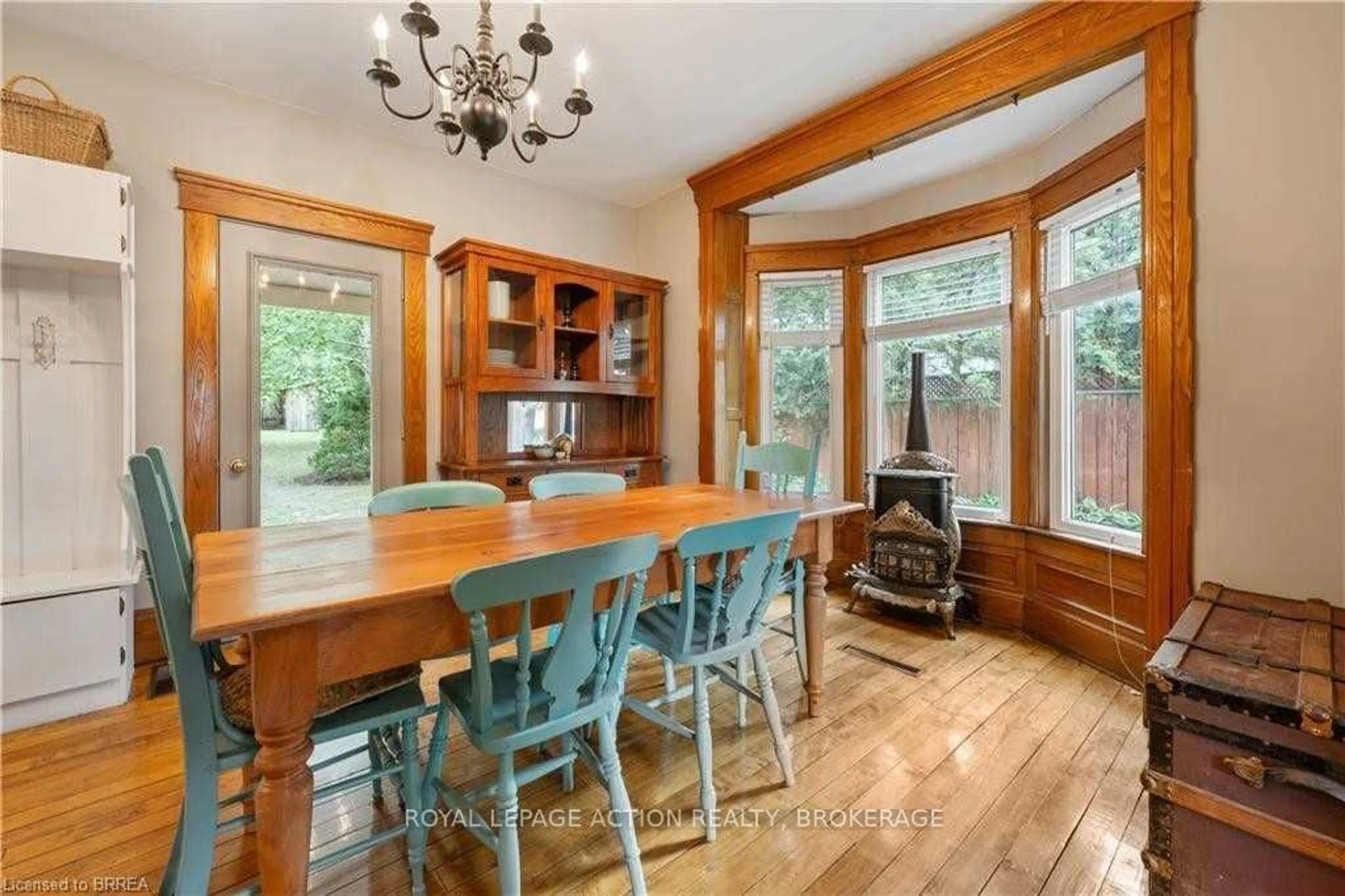 Dining room, wood/laminate floor for 103 St James St, Norfolk Ontario N0E 1Y0