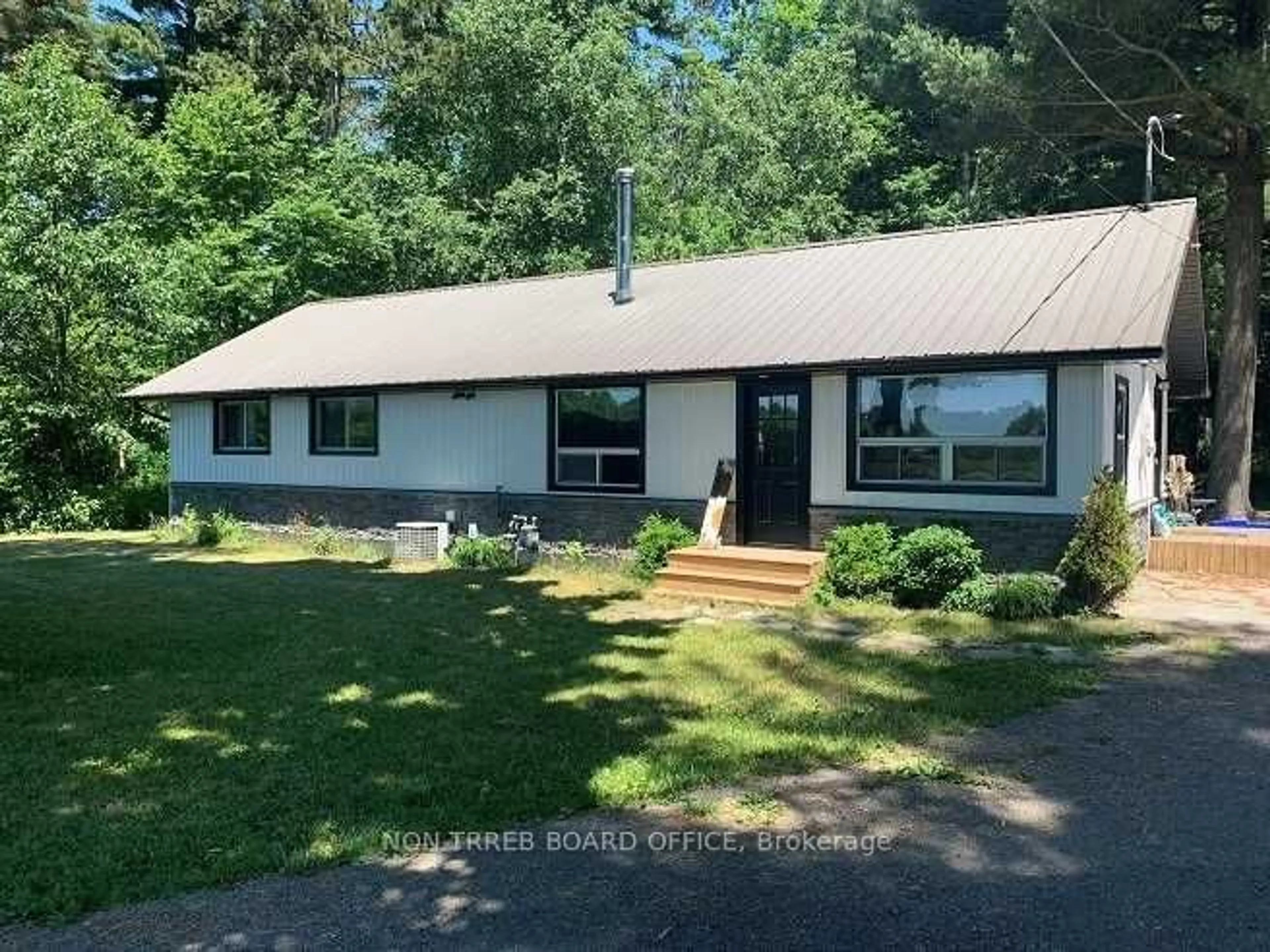 Home with vinyl exterior material, unknown for 77 Cultus Rd, Norfolk Ontario N0E 1C0