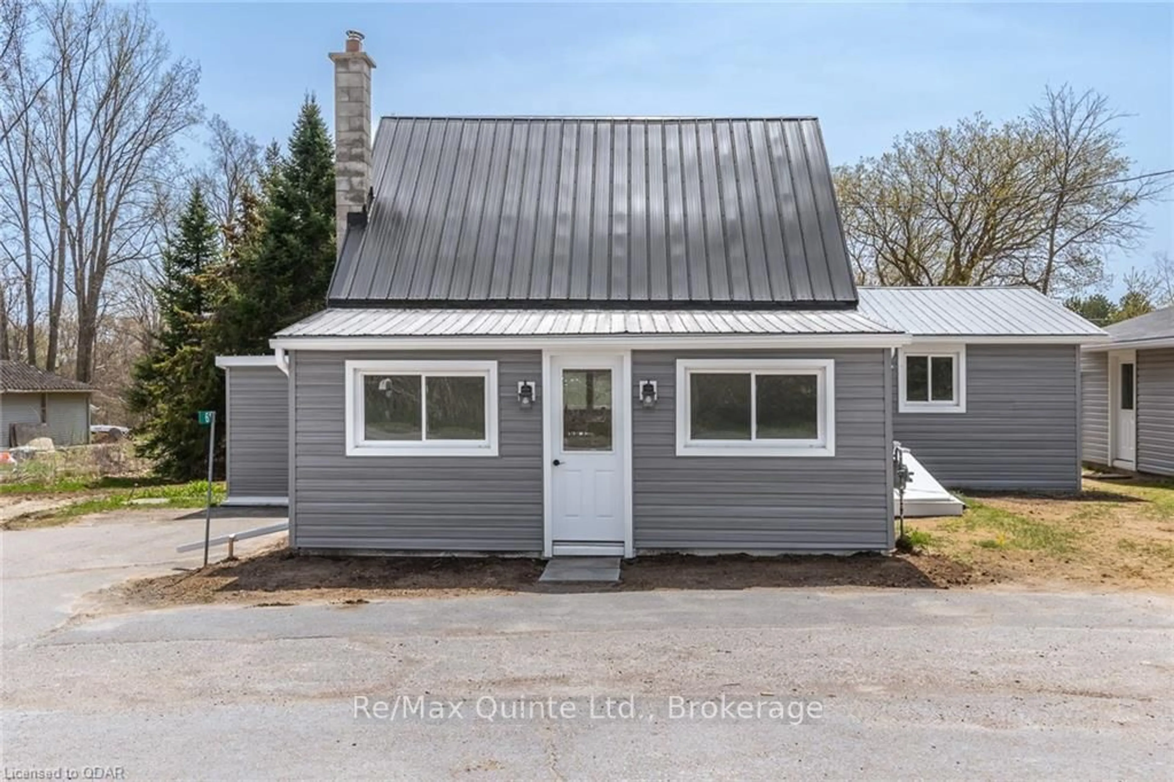 Cottage for 61 County Road 1 Rd, Prince Edward County Ontario K0K 2T0