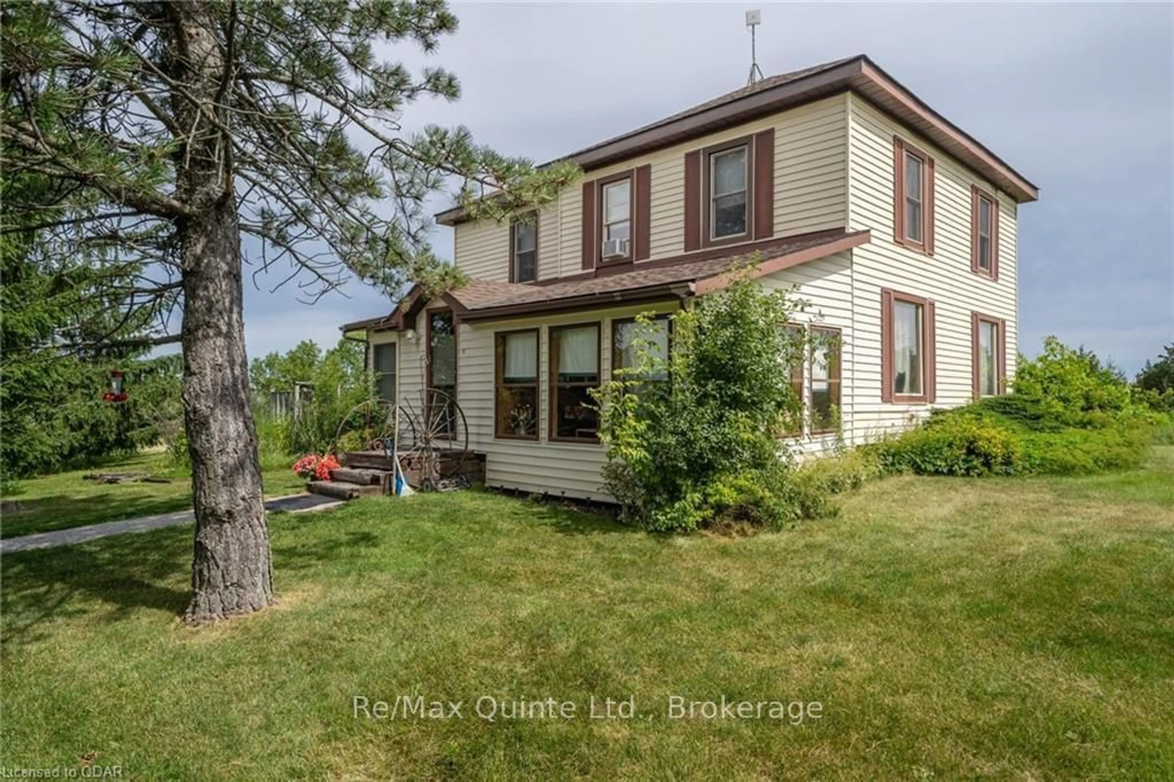 Frontside or backside of a home for 595 Elmbrook Rd, Prince Edward County Ontario K0K 2T0