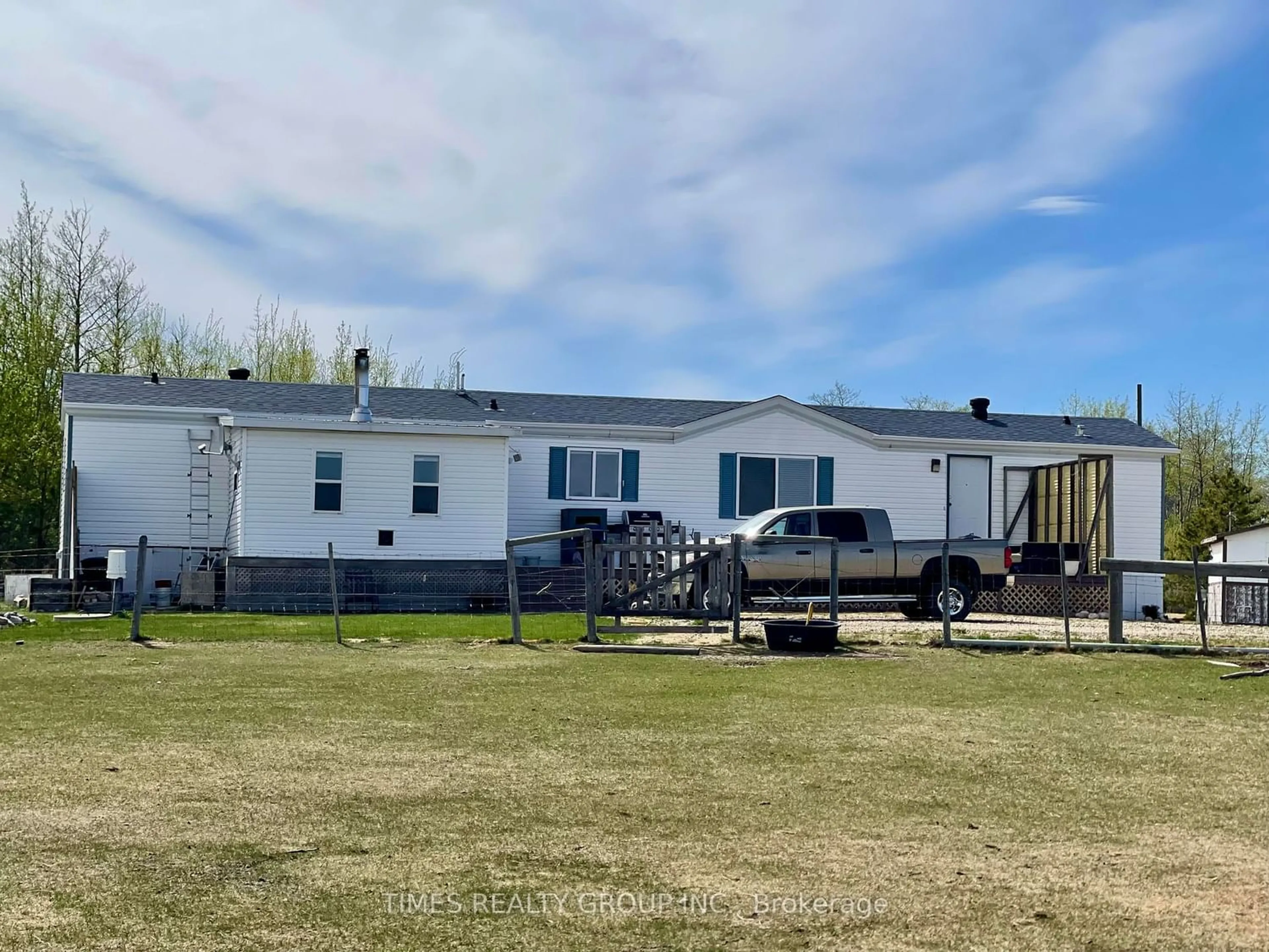 Outside view for 743001 Range Road 51, Out of Area Alberta T0H 3C0