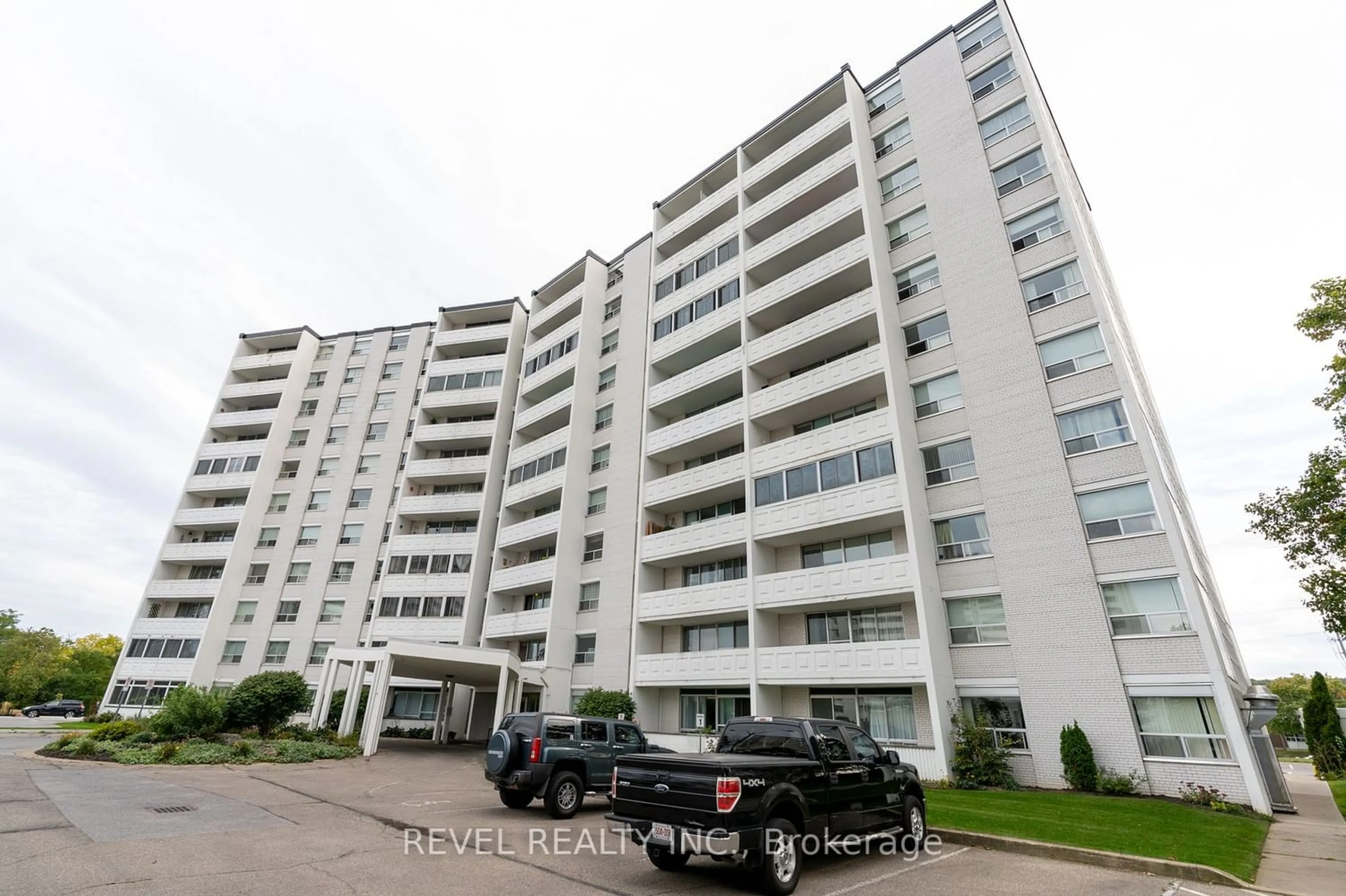 A pic from exterior of the house or condo for 35 Towering Heights Blvd #903, St. Catharines Ontario L2T 3G8