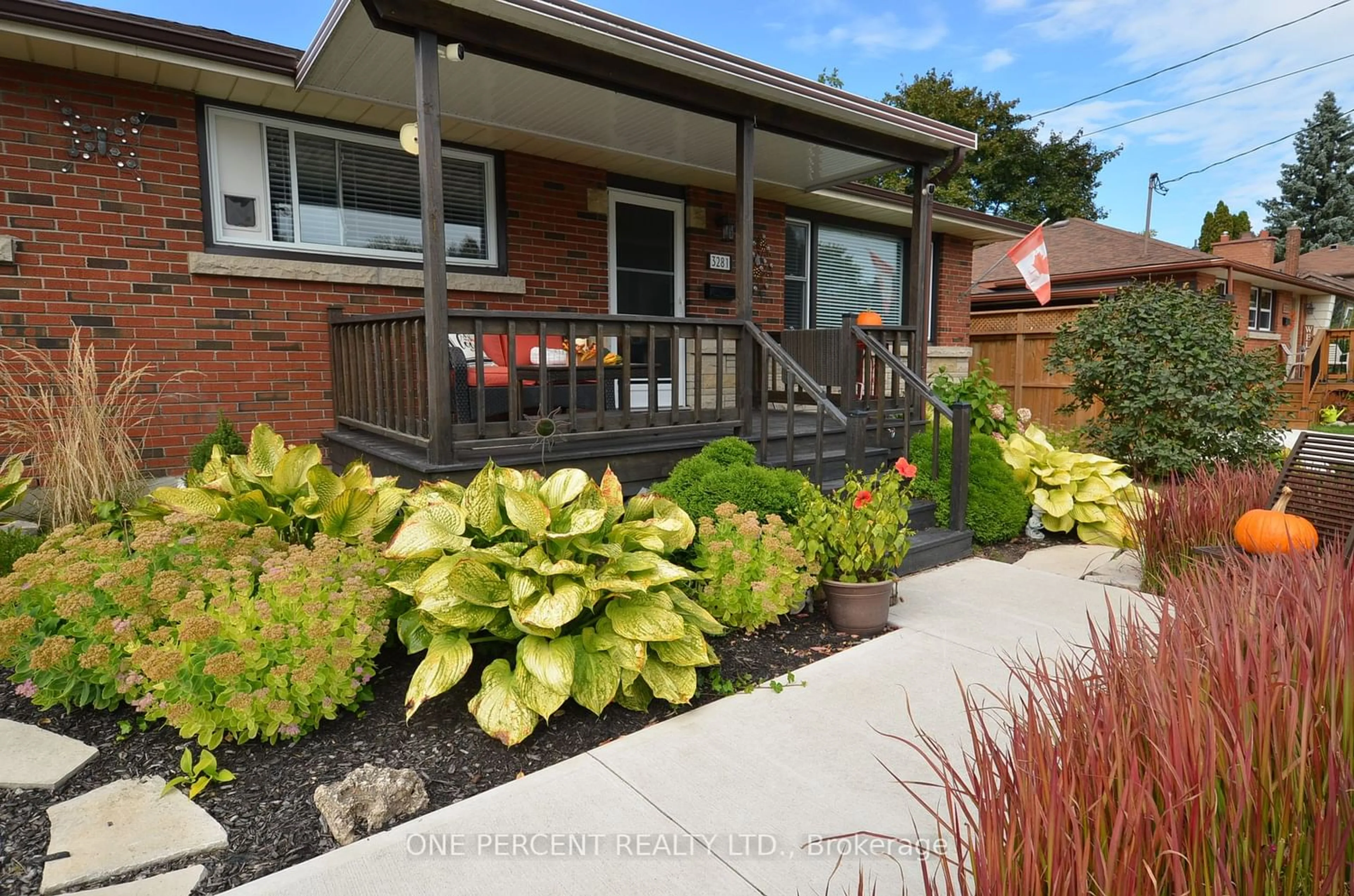 Home with brick exterior material, street for 3281 Linden Ave, Niagara Falls Ontario L2J 2T7
