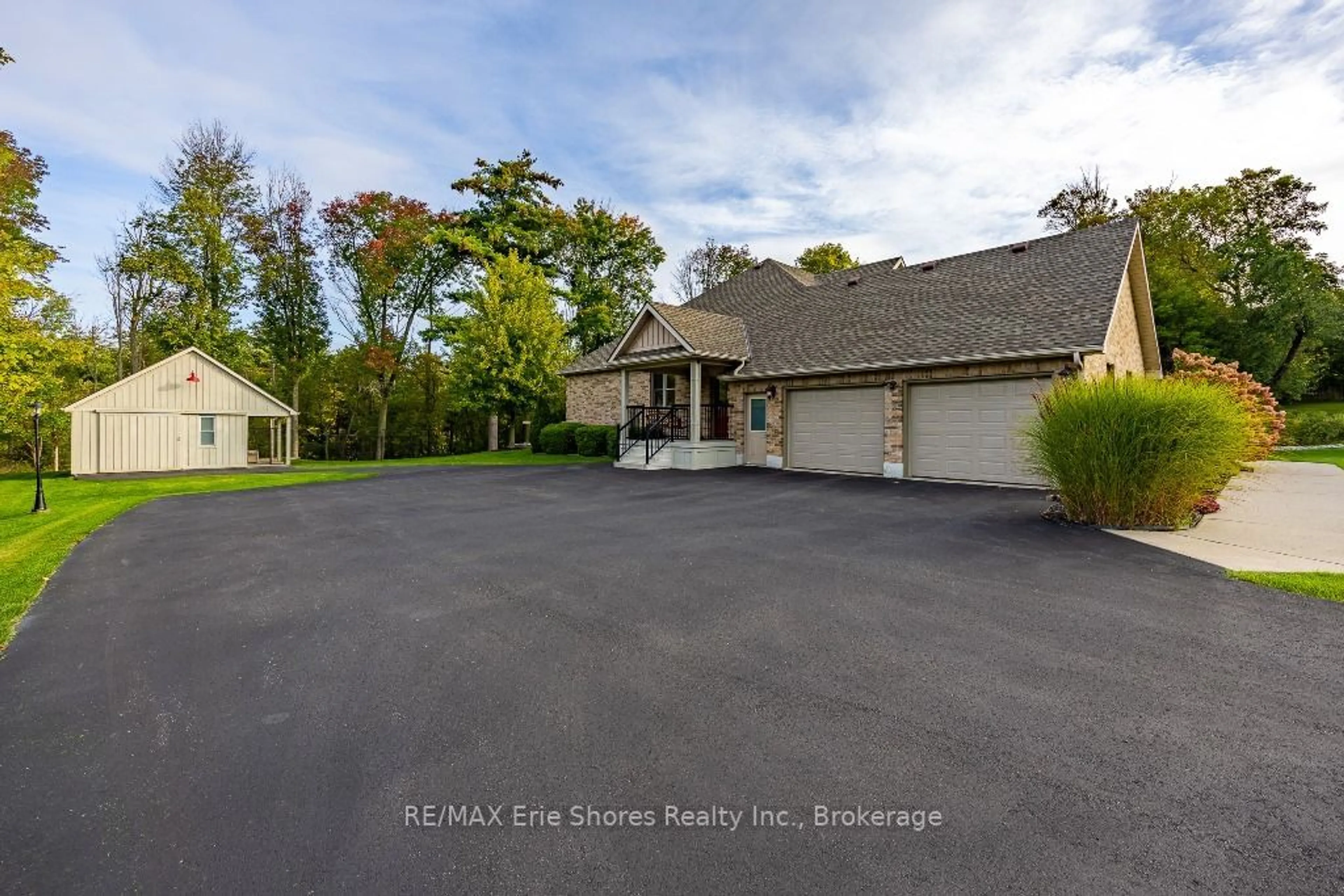 A pic from outside/outdoor area/front of a property/back of a property/a pic from drone, water/lake/river/ocean view for 313 William St, Norfolk Ontario N4B 2X4