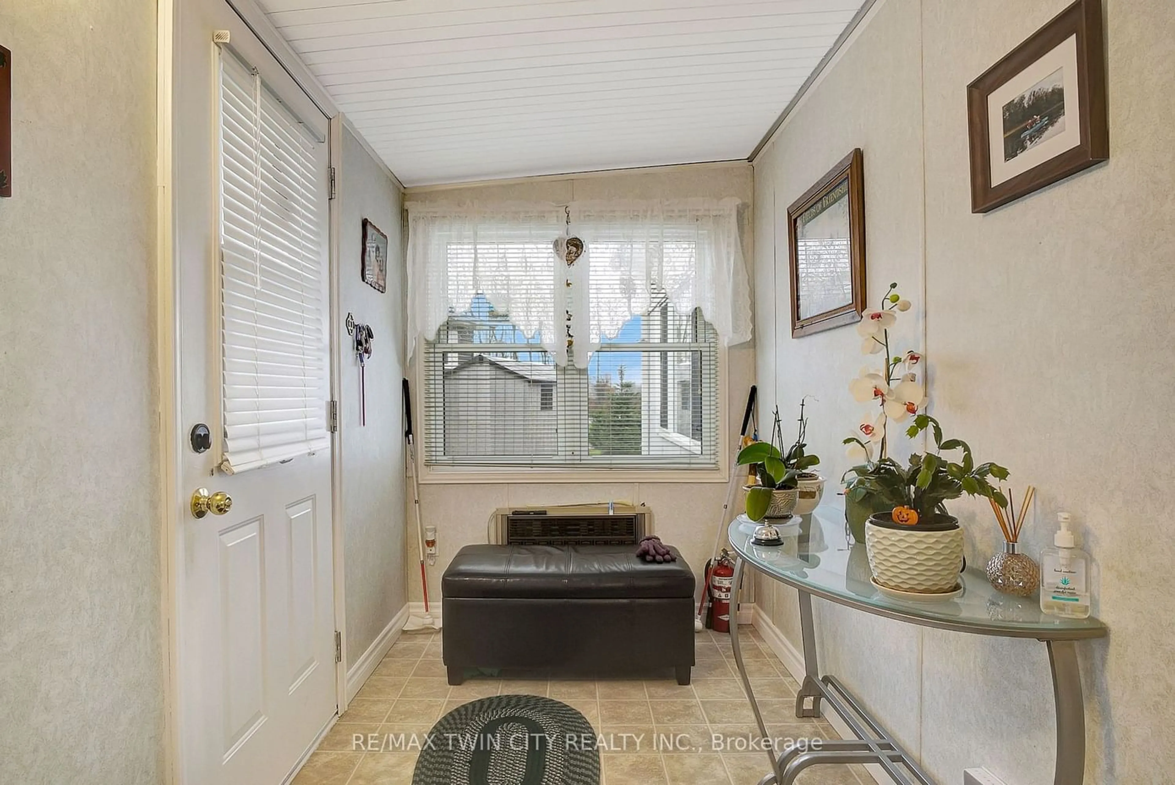 Bathroom, ceramic floors for 1429 Sheffield Rd #1A, Hamilton Ontario N1R 8B2