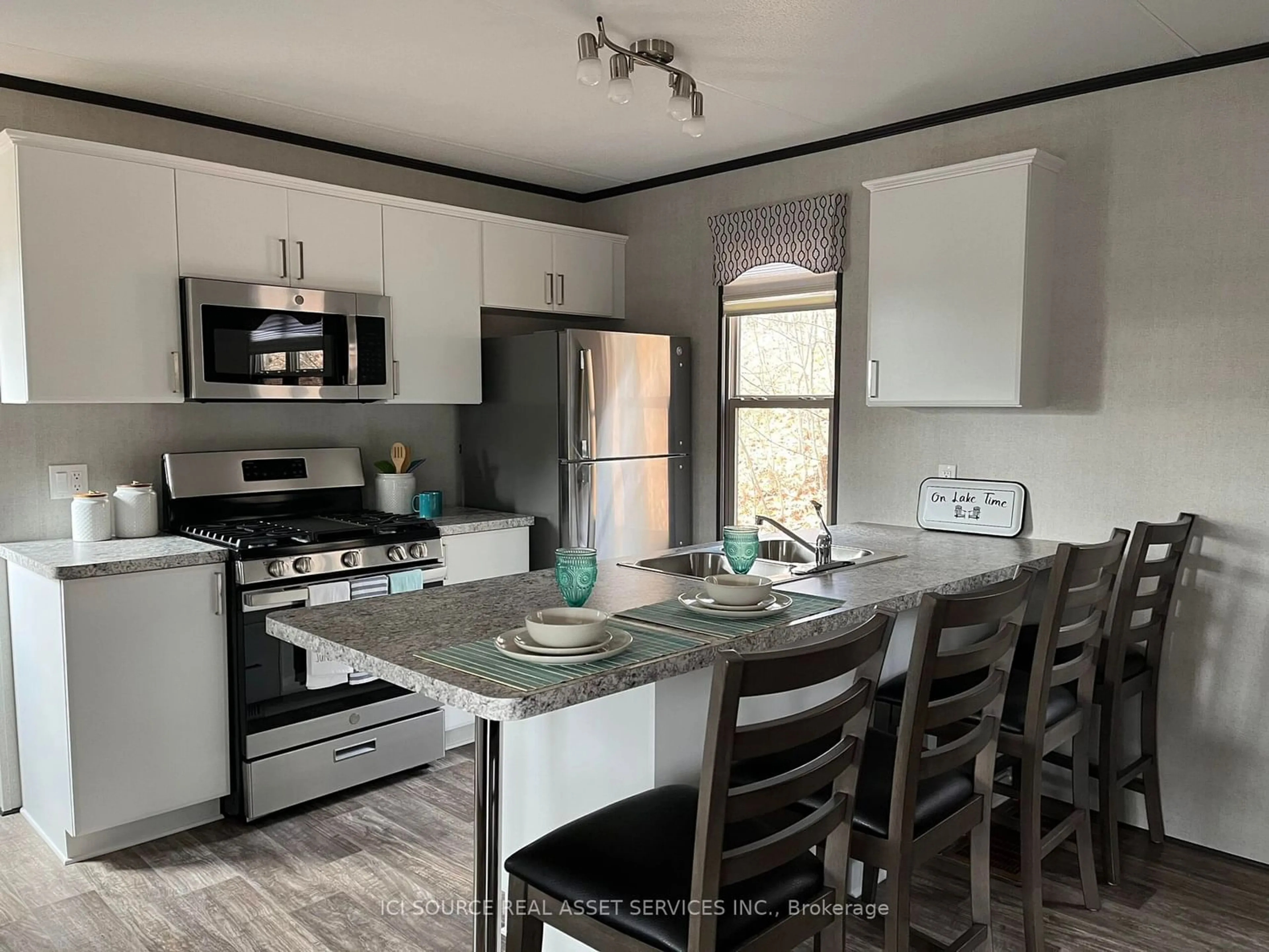 Standard kitchen for 1047 Bonnie Lake Camp Rd #Monb537, Bracebridge Ontario P1L 1W9