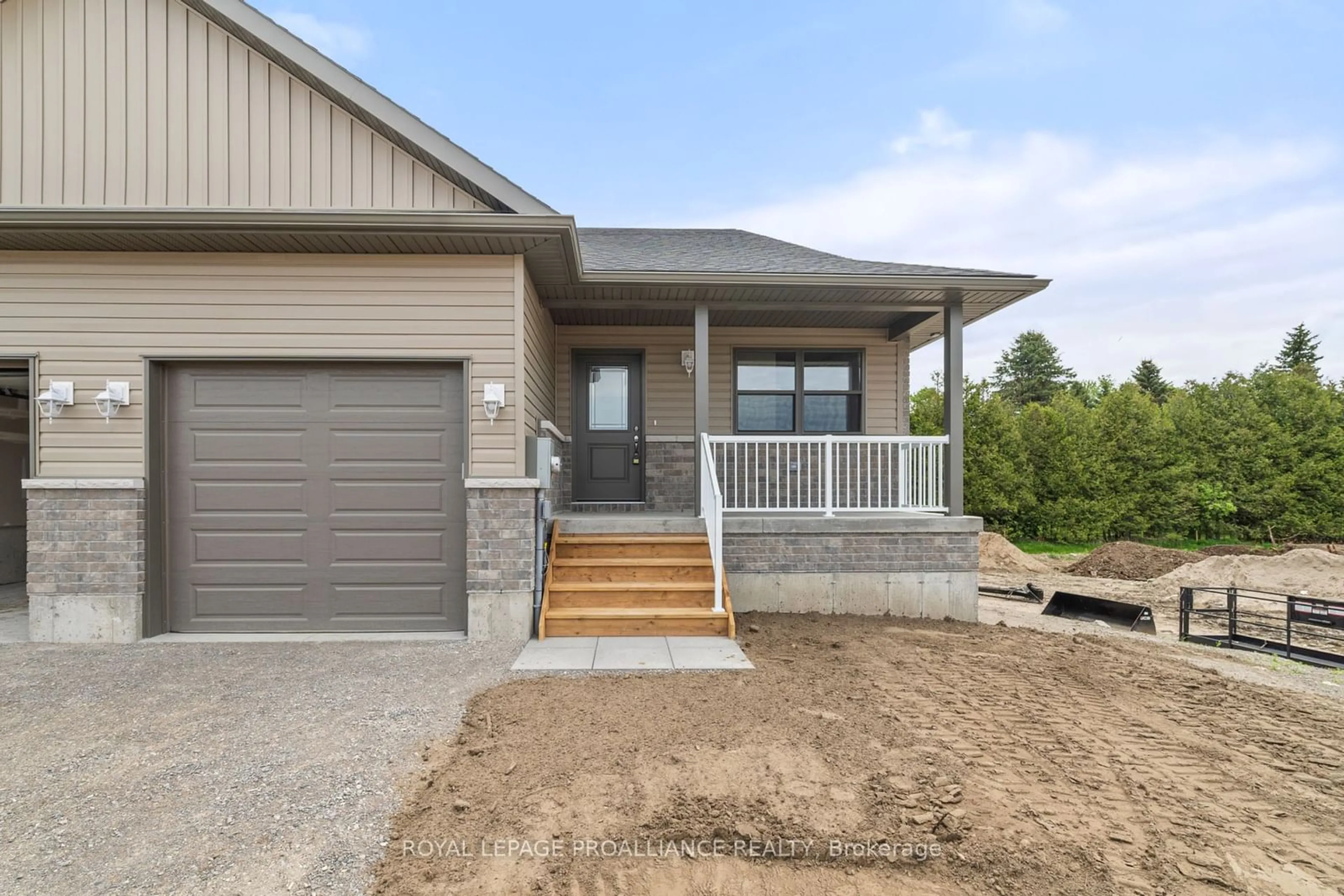 Indoor entryway for 33 Clayton John Ave, Brighton Ontario K0K 1H0