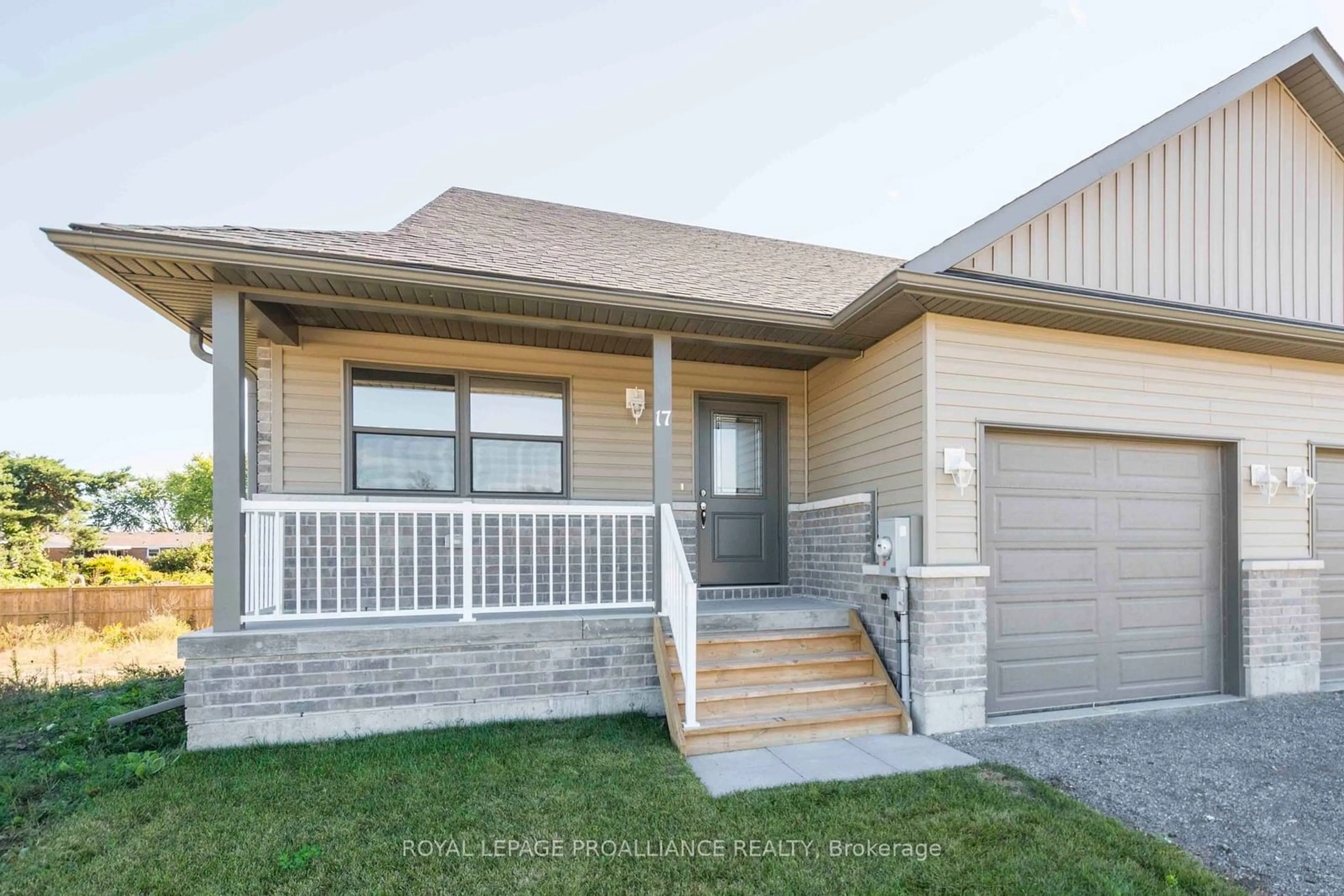 Indoor entryway for 17 Clayton John Ave, Brighton Ontario K0K 1H0