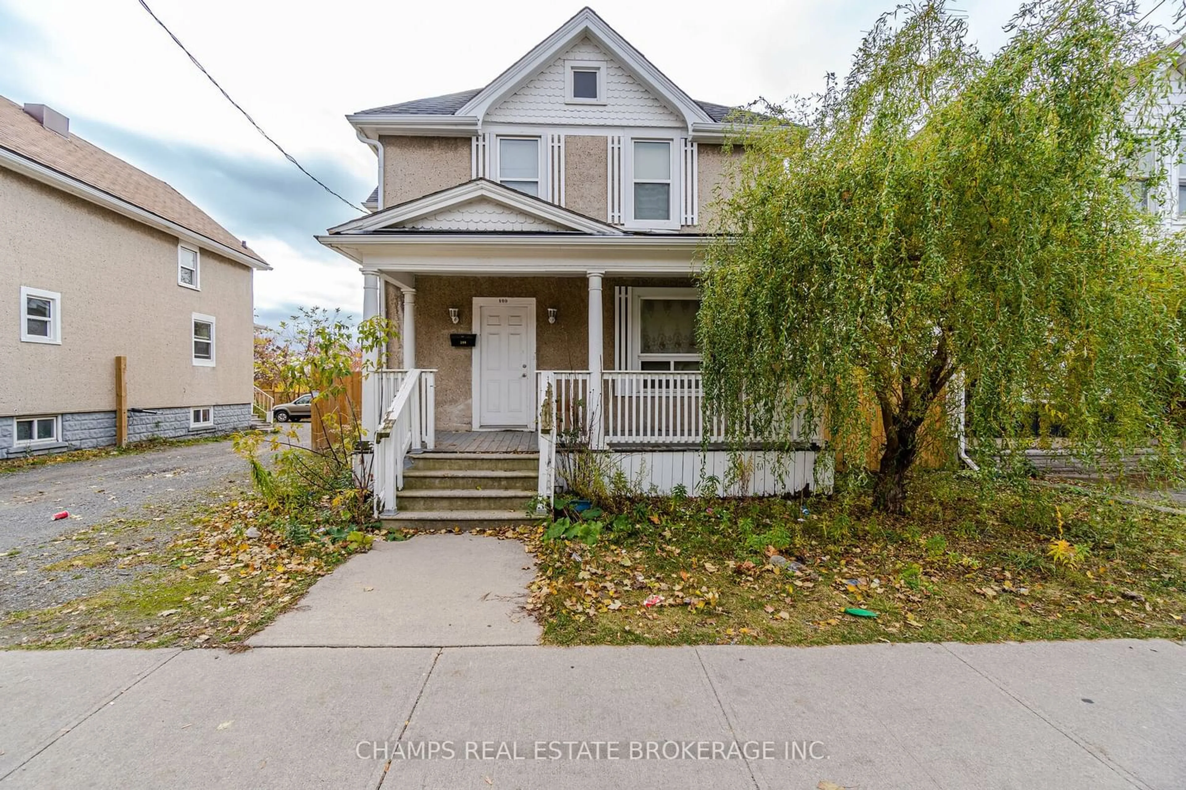 Frontside or backside of a home for 100 Queenston St, St. Catharines Ontario L2R 2Z3