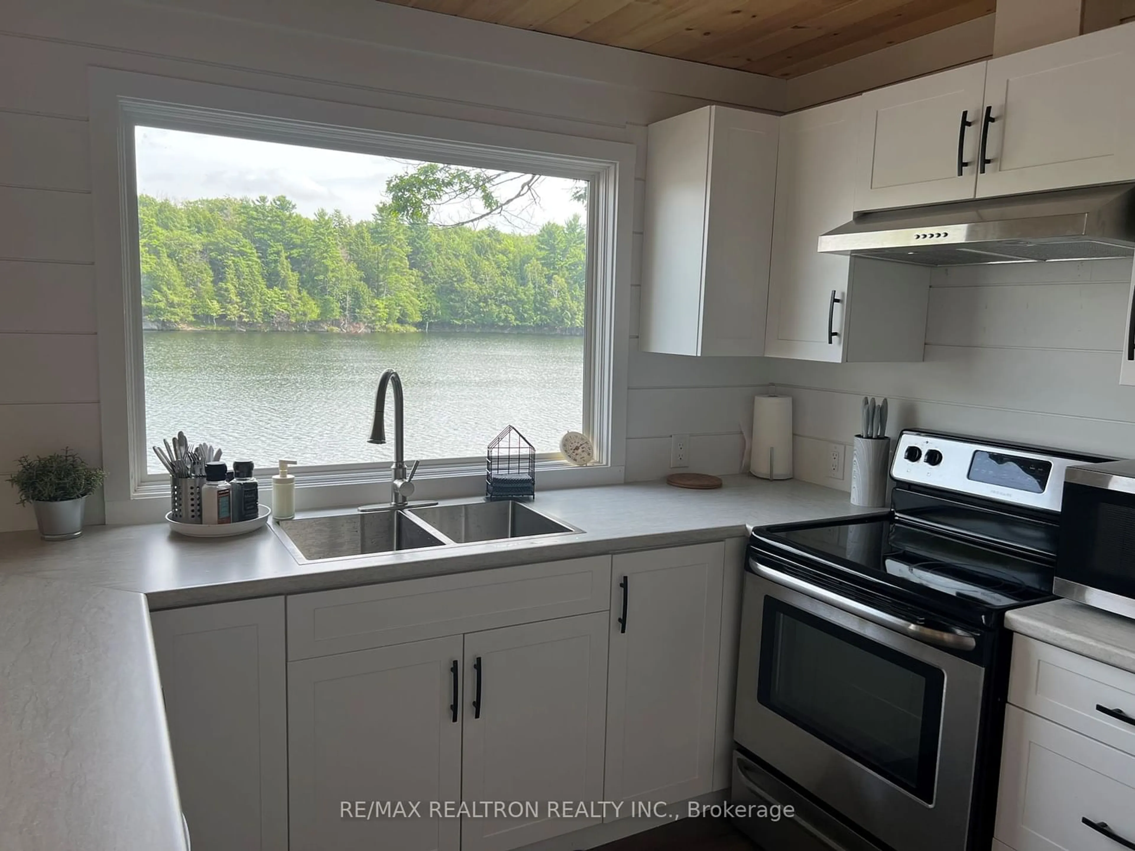 Contemporary kitchen for 203 Healey Lake Rd, The Archipelago Ontario P0C 1H0