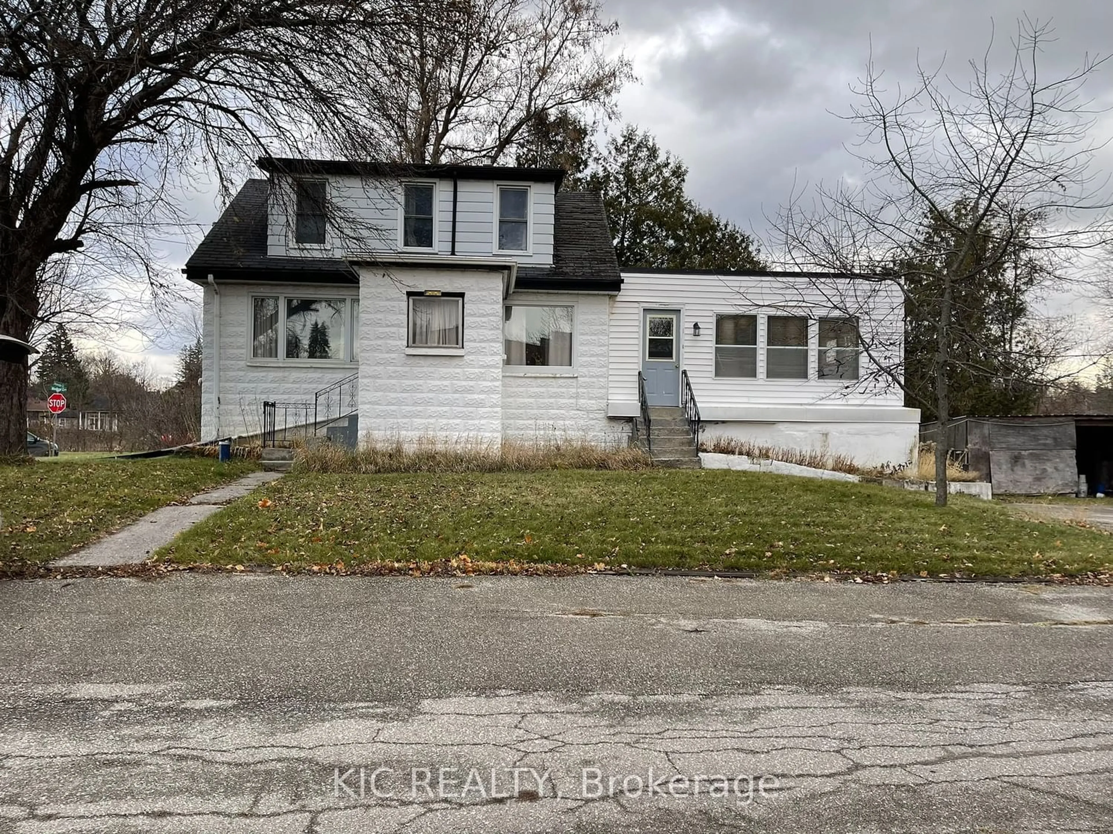 Frontside or backside of a home for 835 Alexander Crt, Peterborough Ontario K9J 7J2