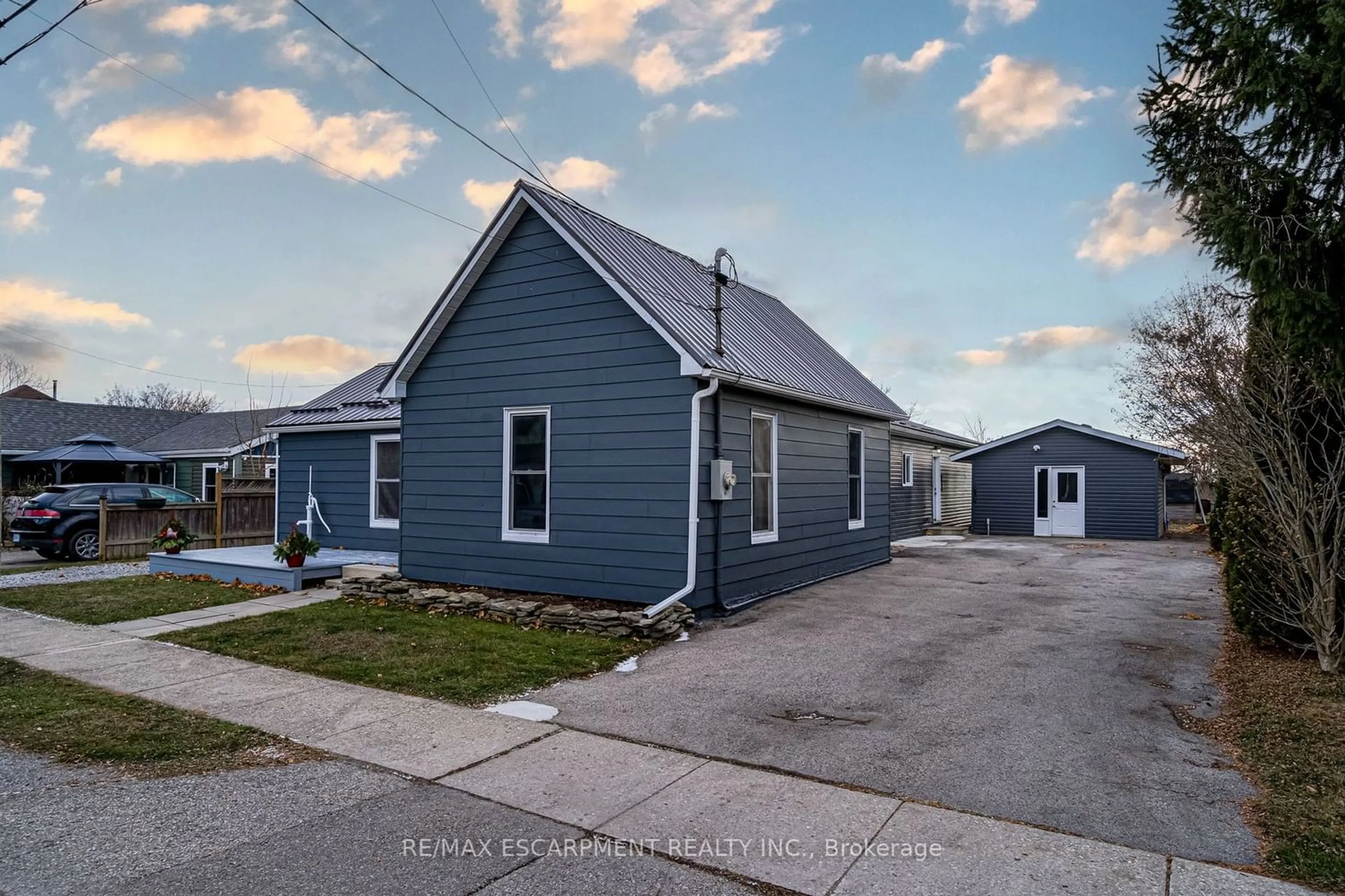 Frontside or backside of a home for 27 Jane St, Haldimand Ontario N0A 1H0