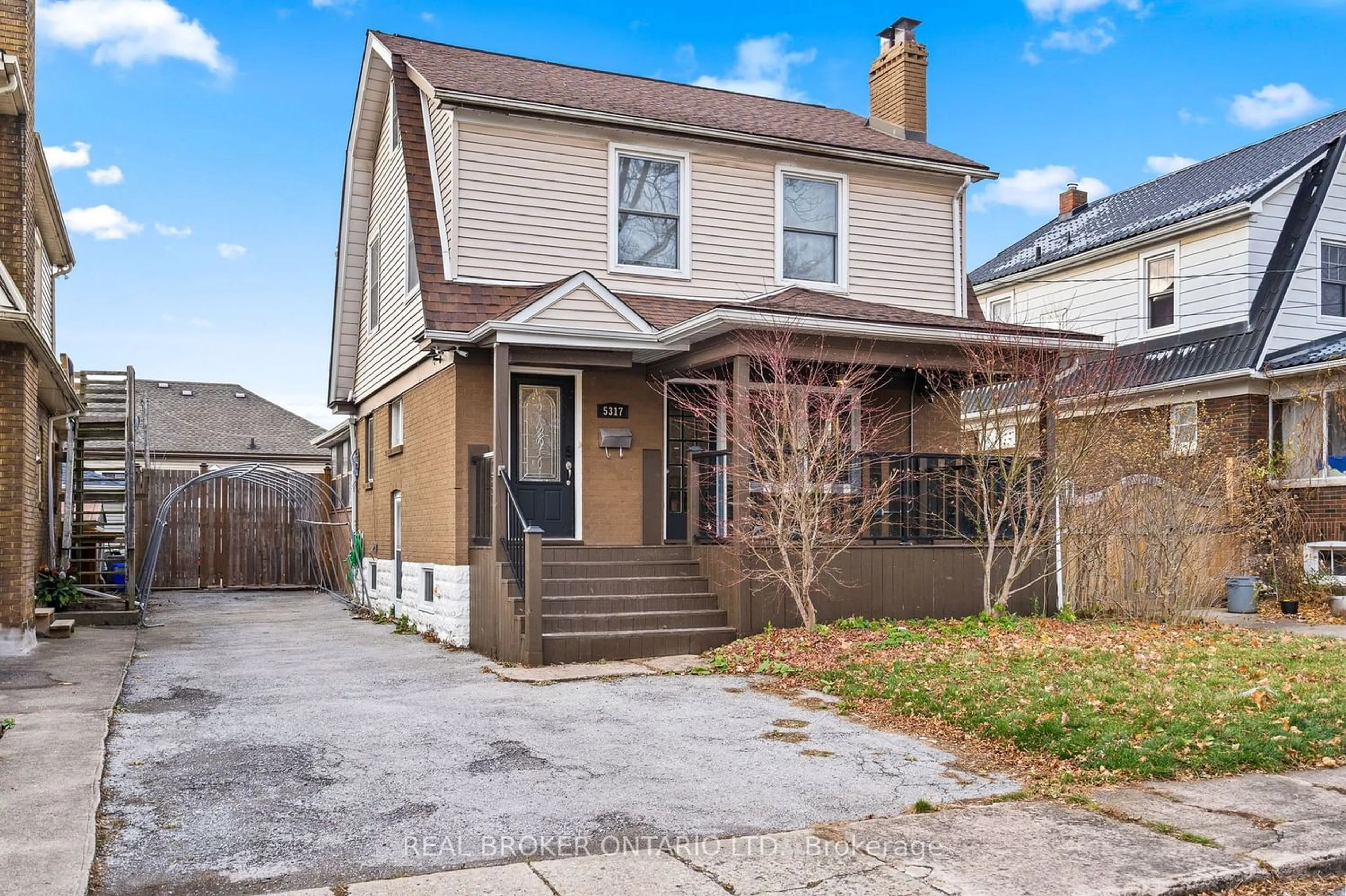 Home with unknown exterior material for 5317 Third Ave, Niagara Falls Ontario L2E 4M6