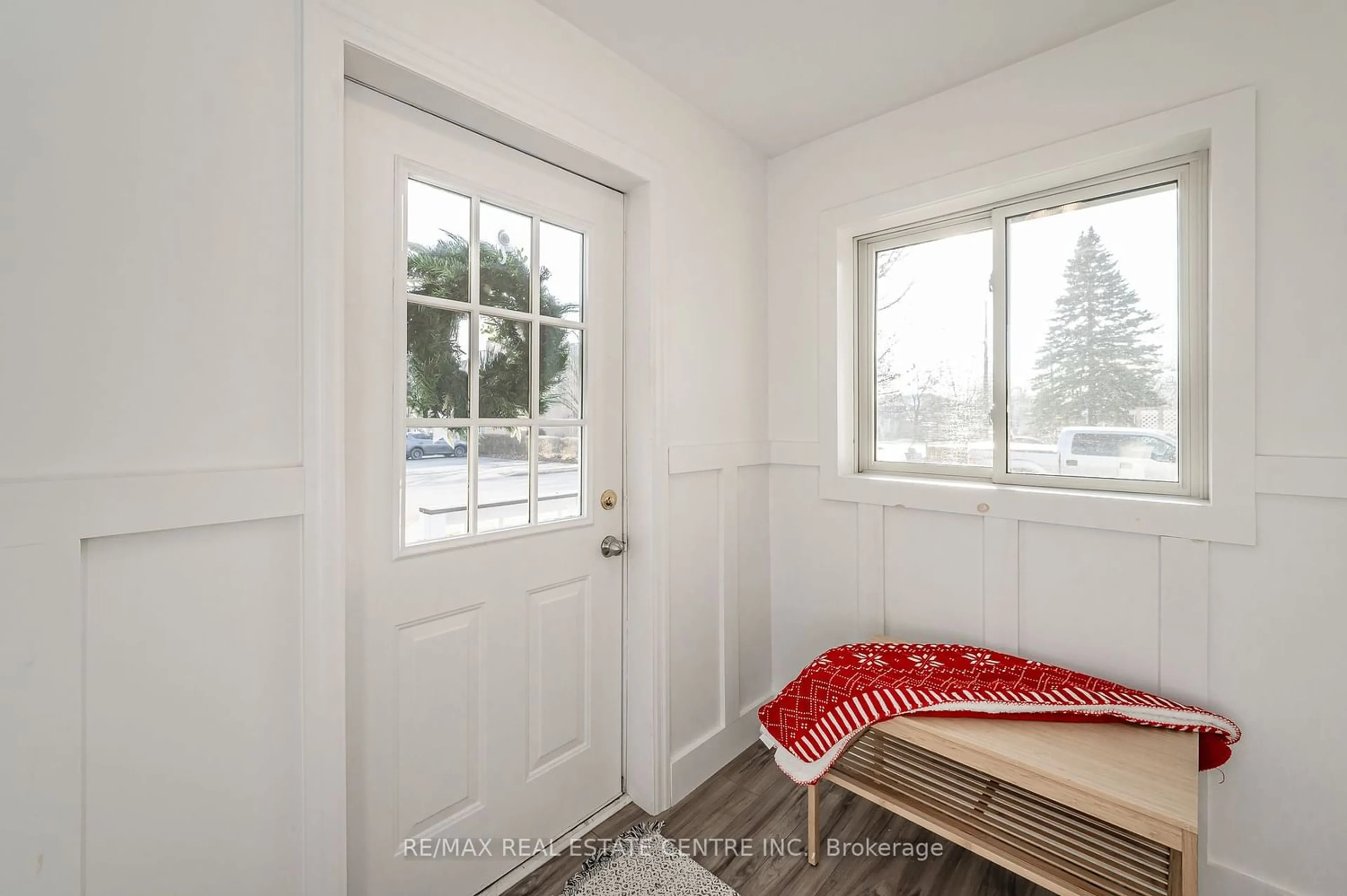 Indoor entryway for 36 Chalmers St, Cambridge Ontario N1R 5B2
