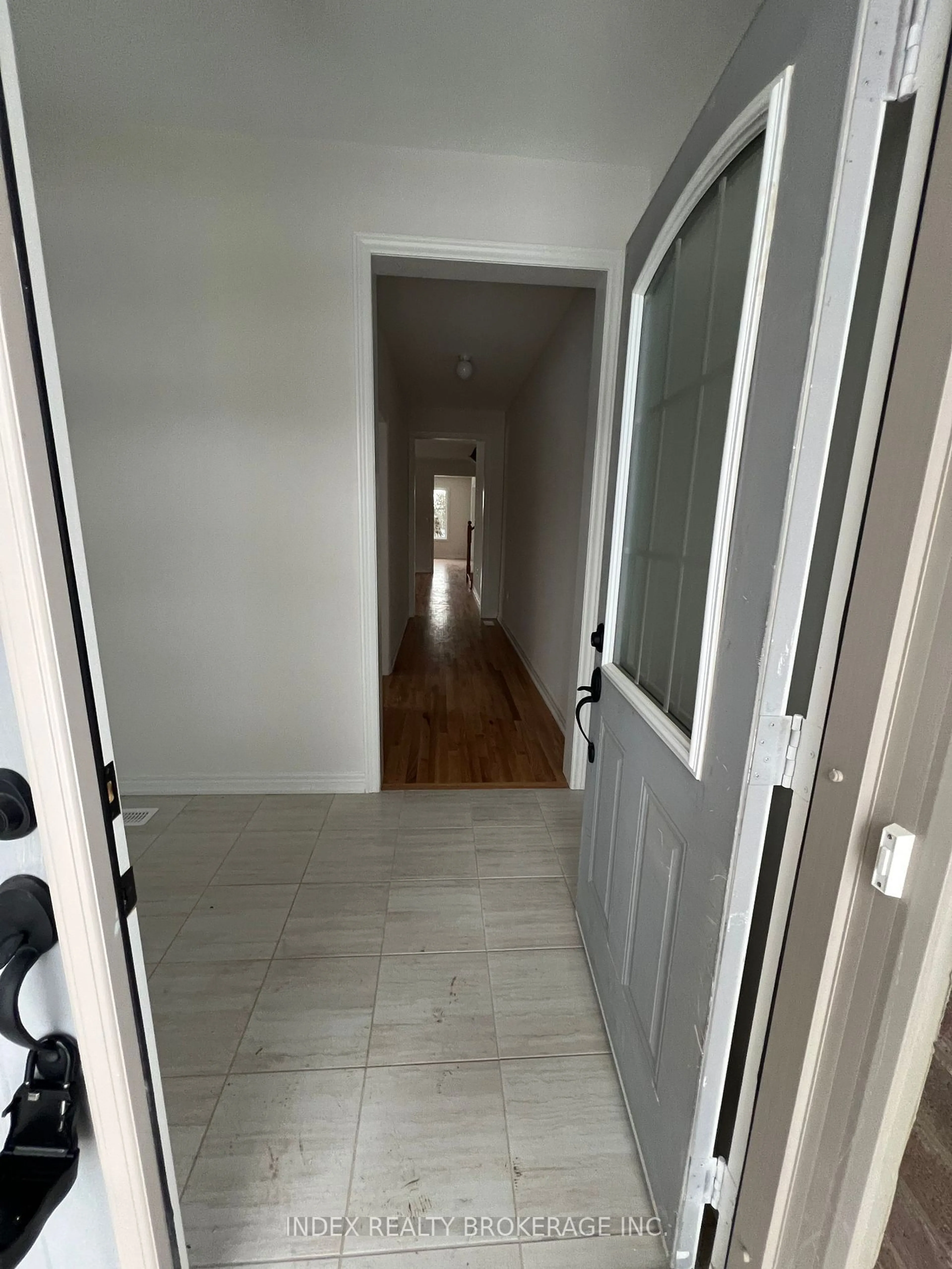 Indoor entryway for 299 Trillium Crt, Shelburne Ontario L9V 1Y3