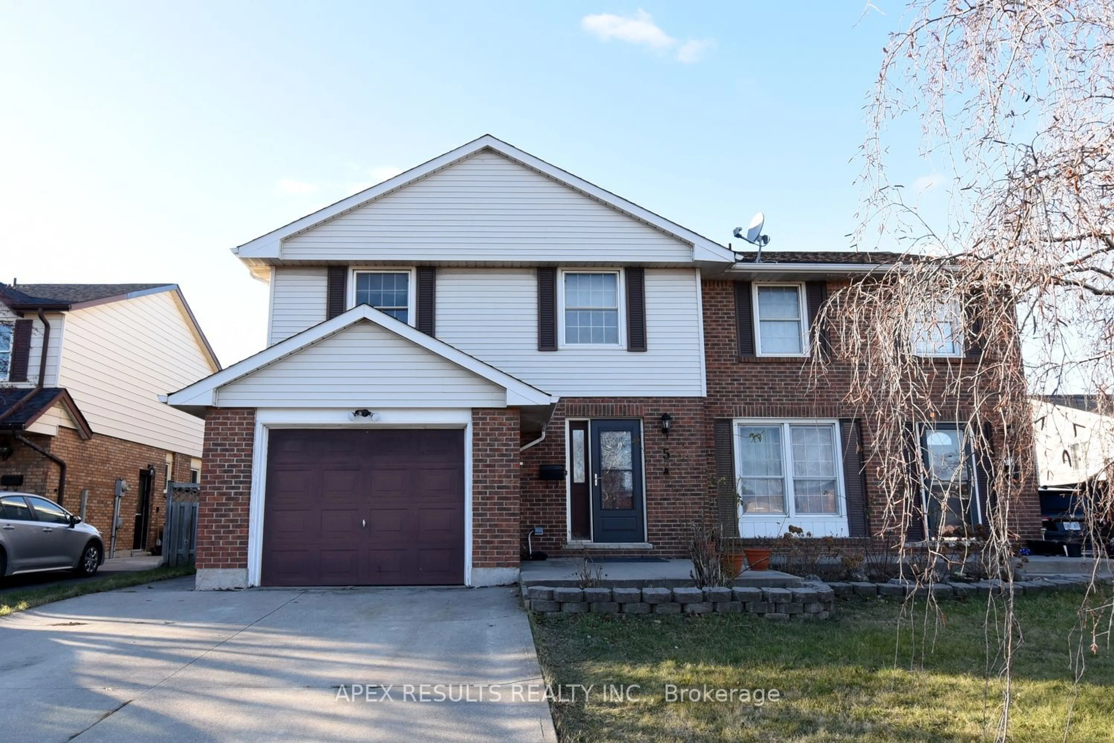Frontside or backside of a home for 5 Spartan Ave, Hamilton Ontario L8E 3X4