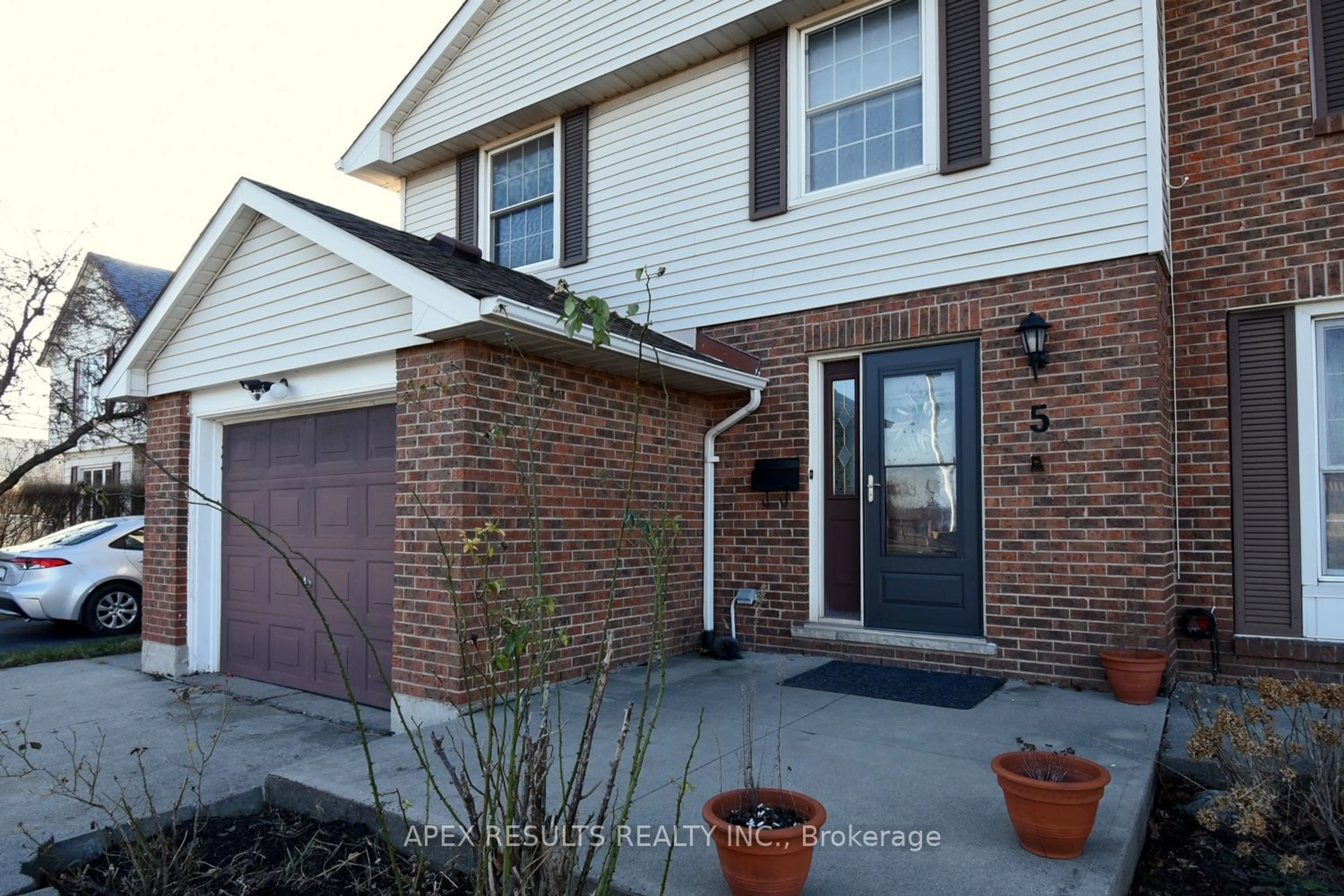 Home with brick exterior material for 5 Spartan Ave, Hamilton Ontario L8E 3X4
