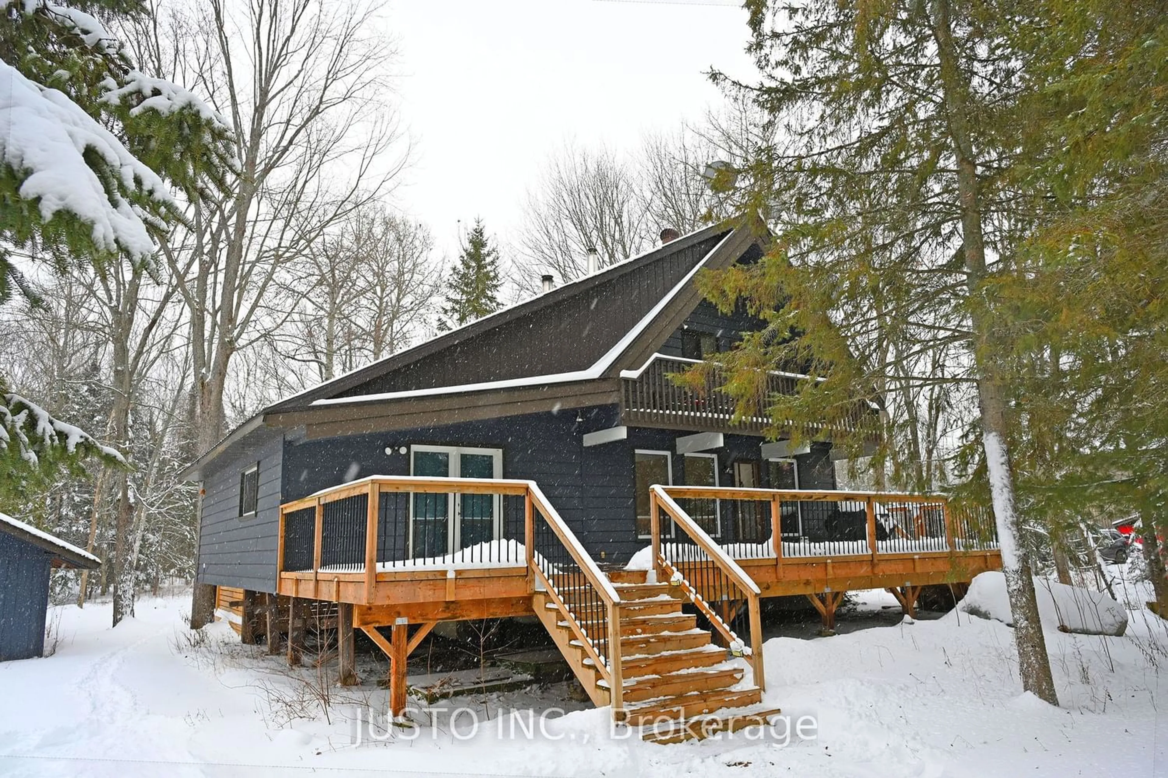 Cottage for 525 Waltonian Dr, Callander Ontario P0H 1H0