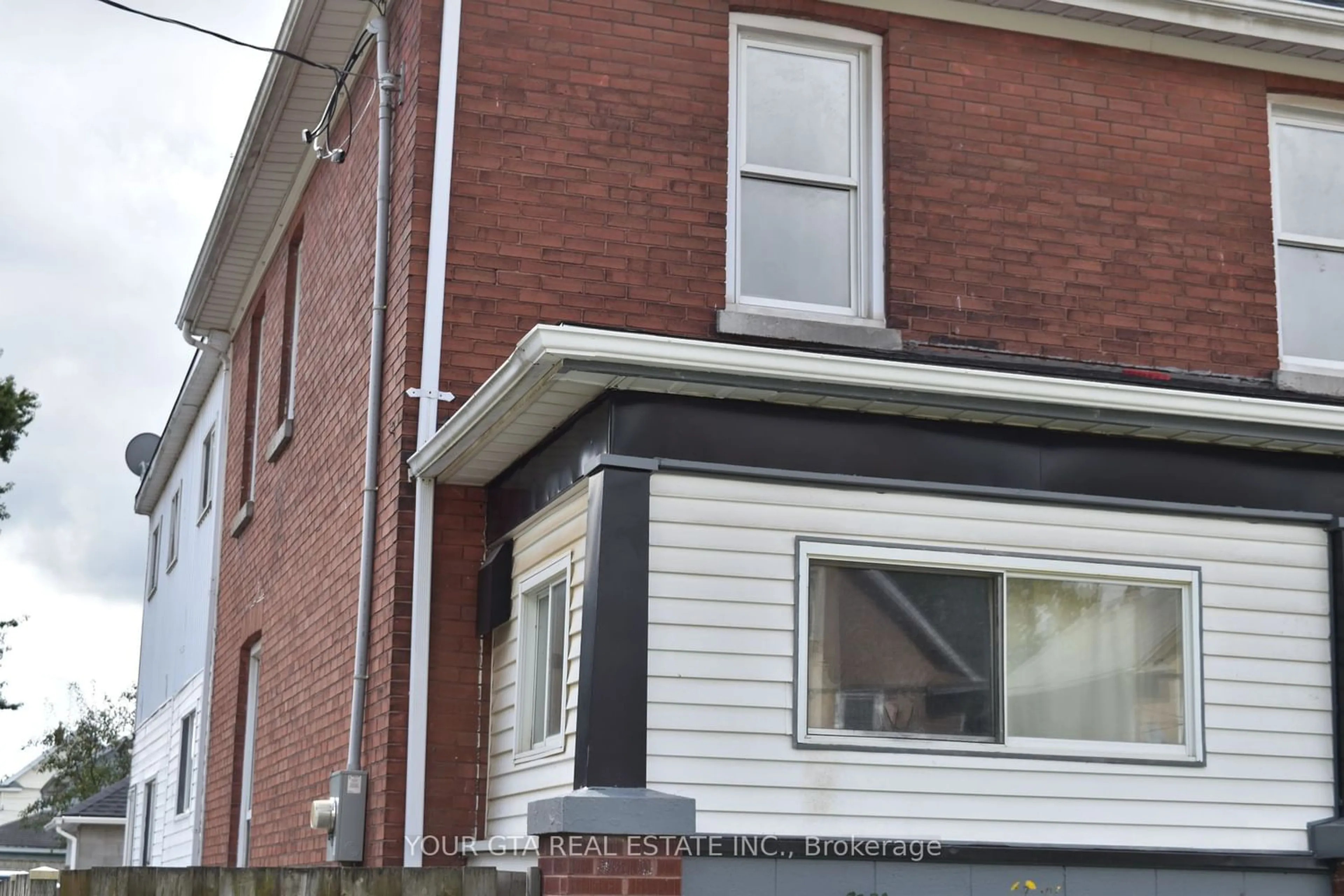 Frontside or backside of a home for 103 Albert St, Welland Ontario L3B 4L3
