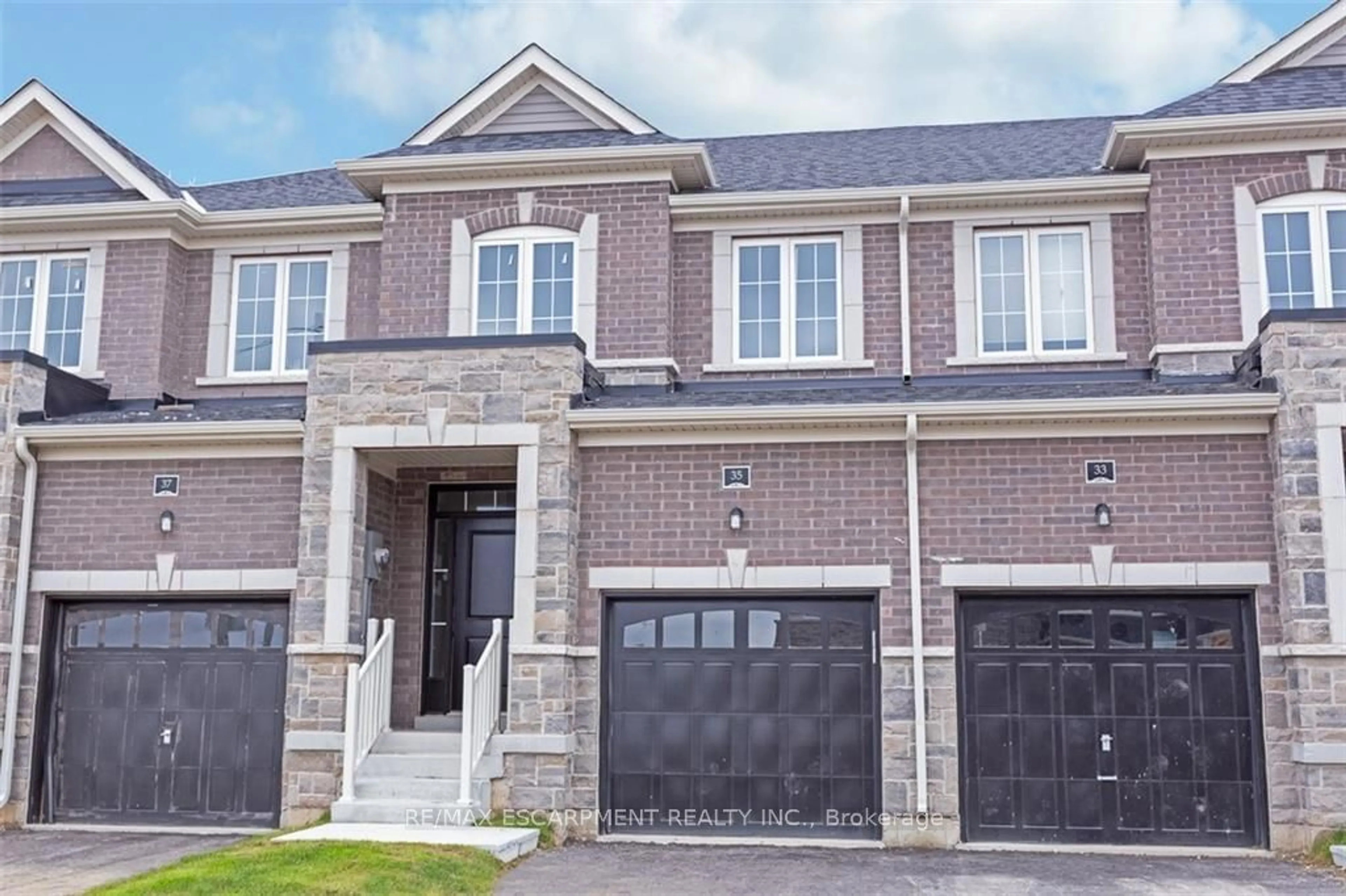 Home with brick exterior material for 35 Jell St, Guelph Ontario N1L 0R6