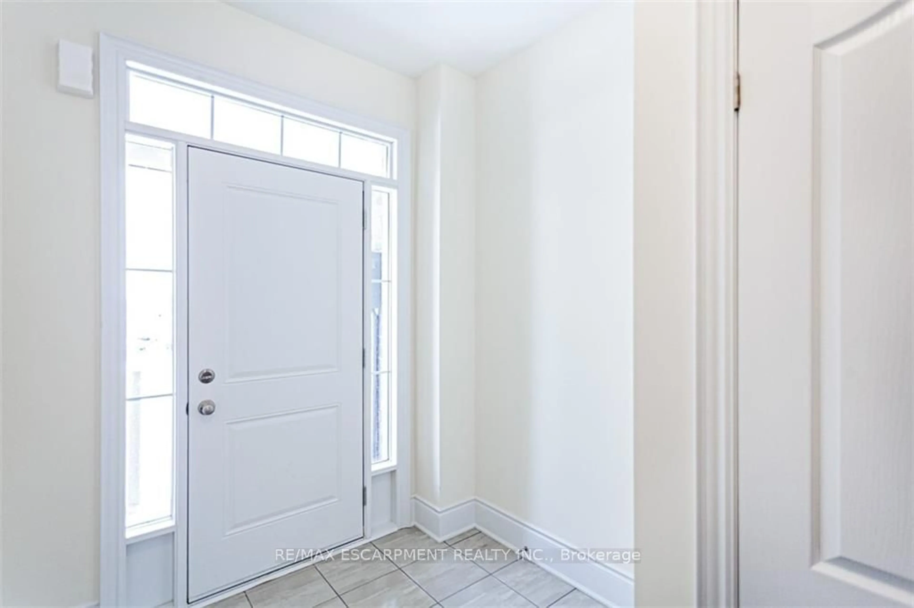Indoor entryway for 35 Jell St, Guelph Ontario N1L 0R6